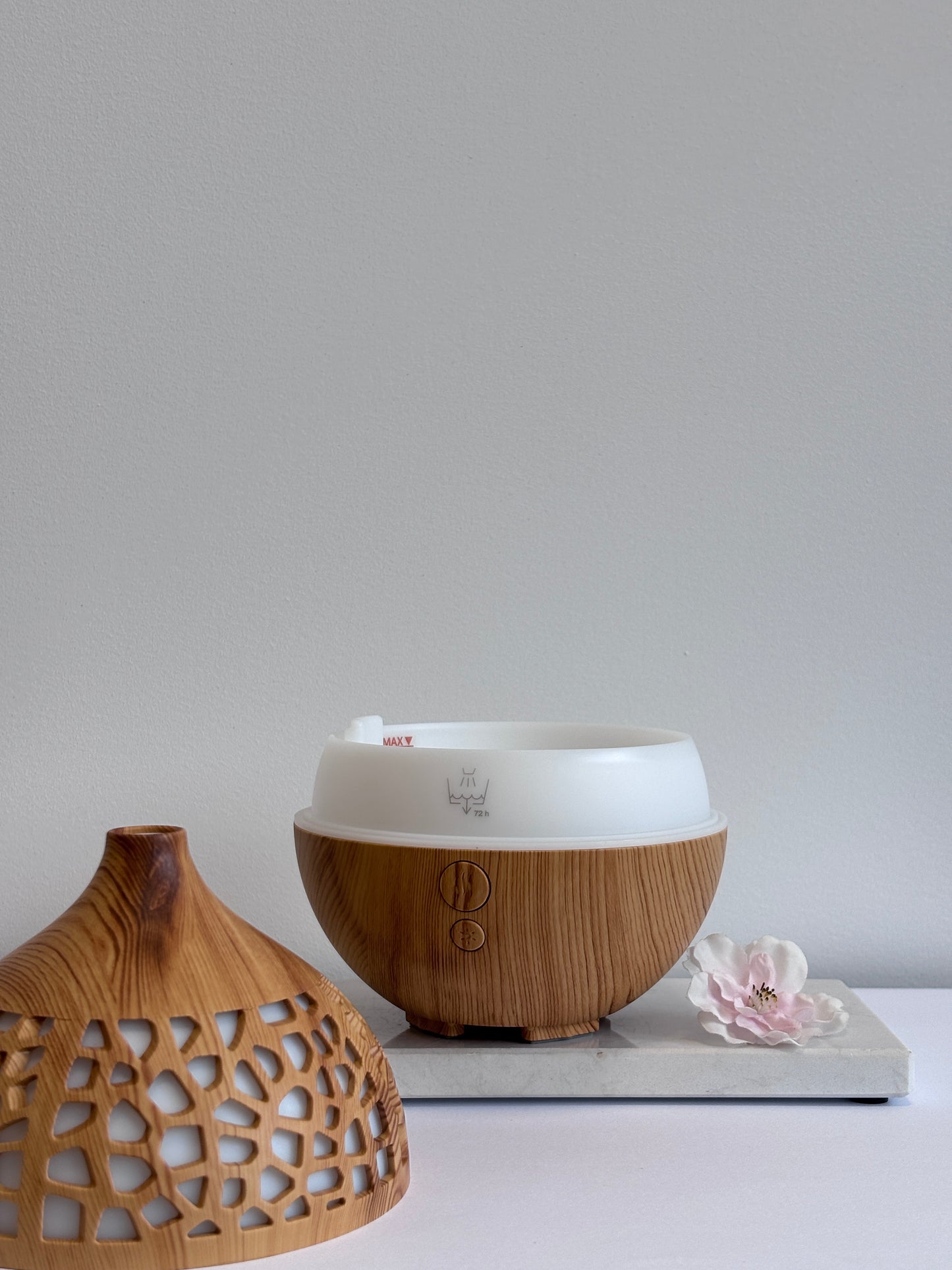 vel met zachte LED-verlichting in ronde natuurlijke behuizing