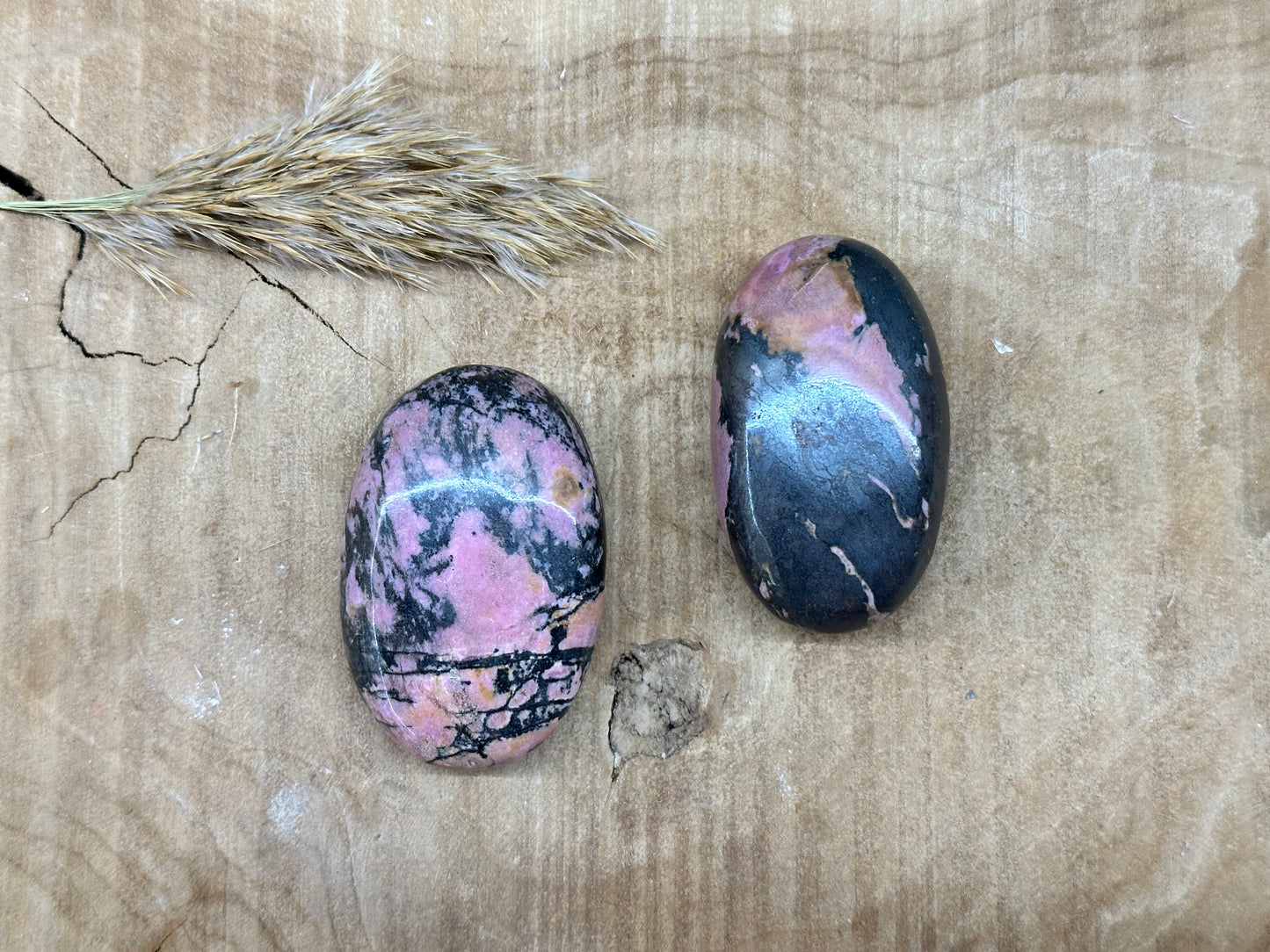 Rhodoniet, handstenen