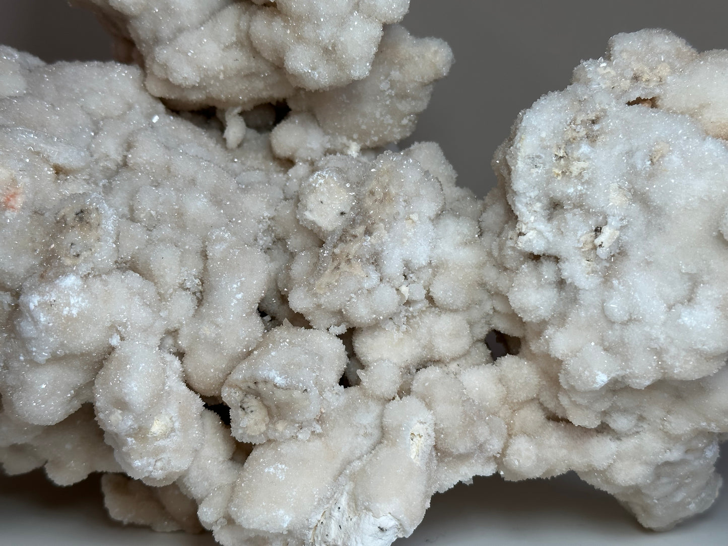 Calciet wit, statement piece