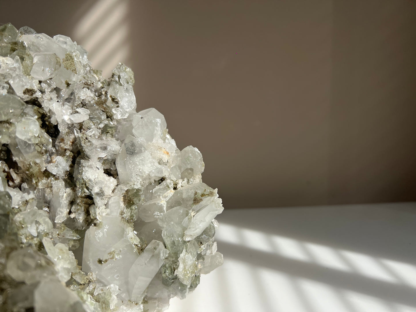 Chloriet kwarts, ruw stuk statement piece