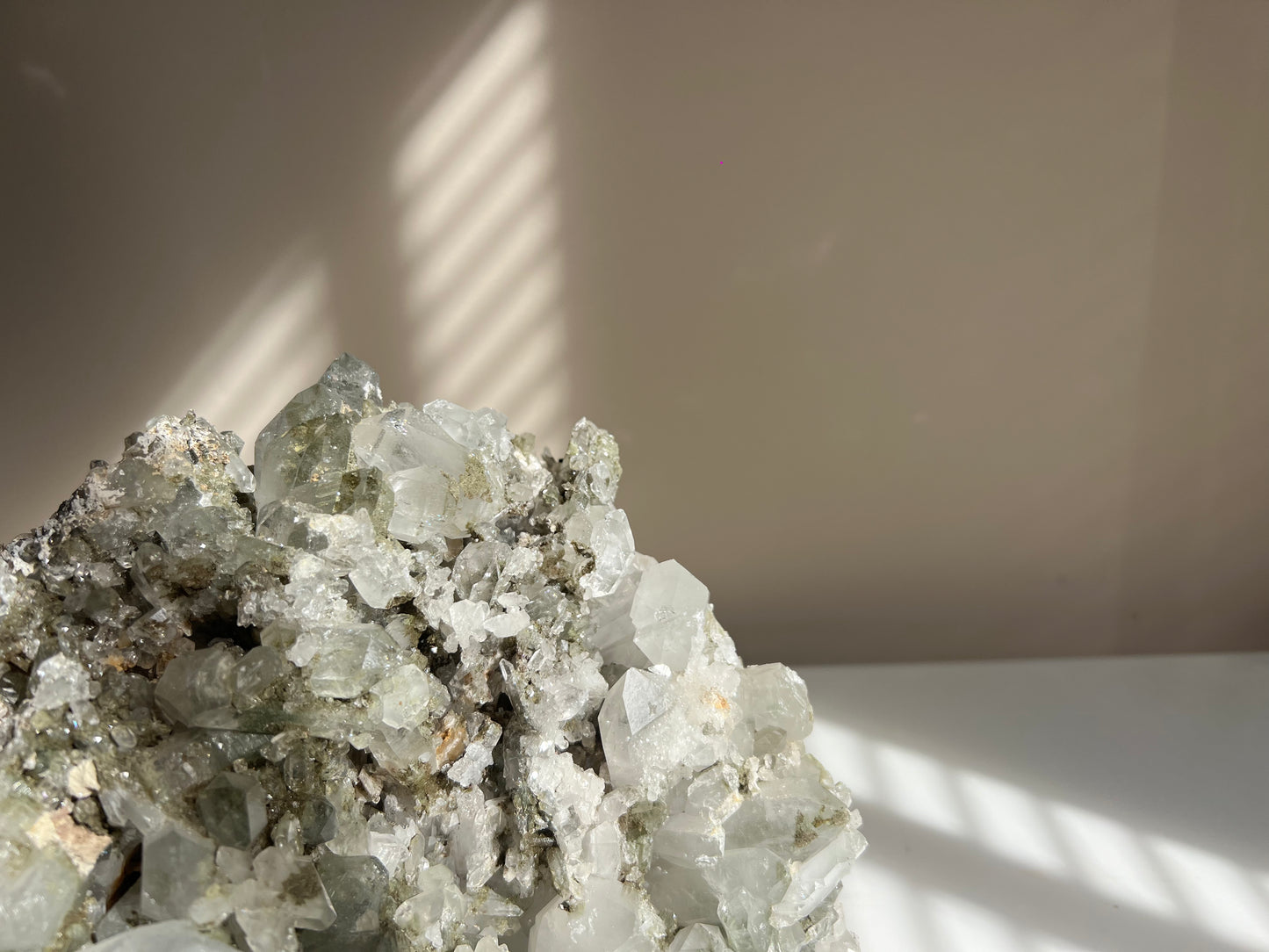 Chloriet kwarts, ruw stuk statement piece