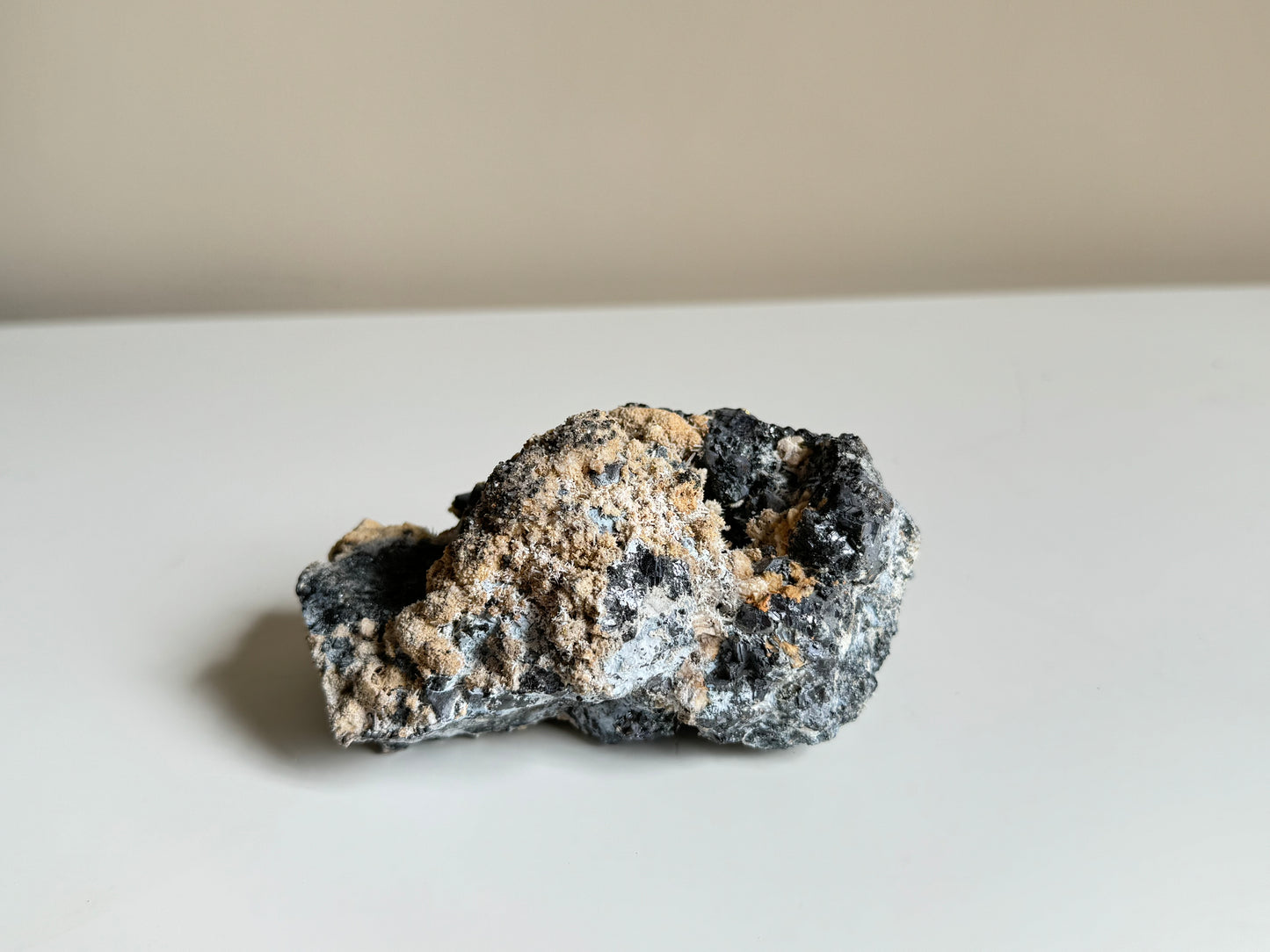 Hematiet ruw stuk met kwarts