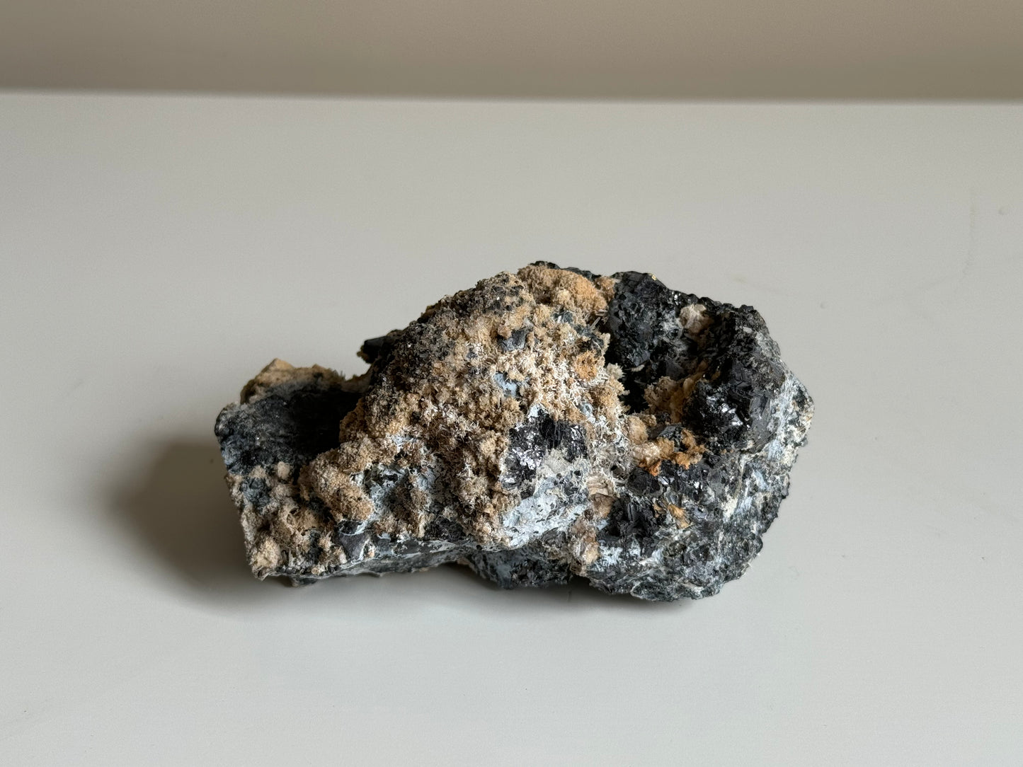 Hematiet ruw stuk met kwarts