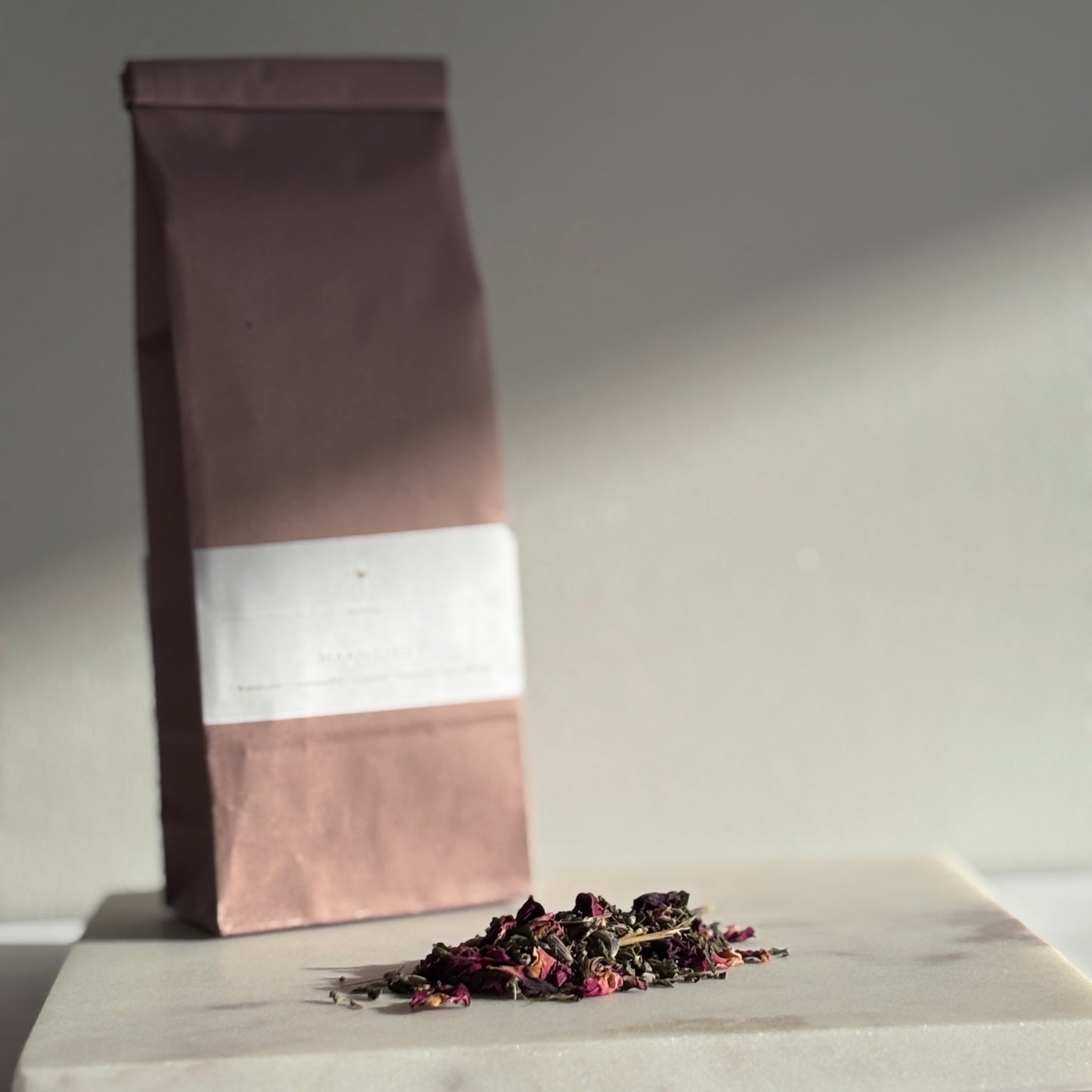 Losse kruiden voor Maan-thee met brandnetel, melisse, roos en lavendel – DiBA