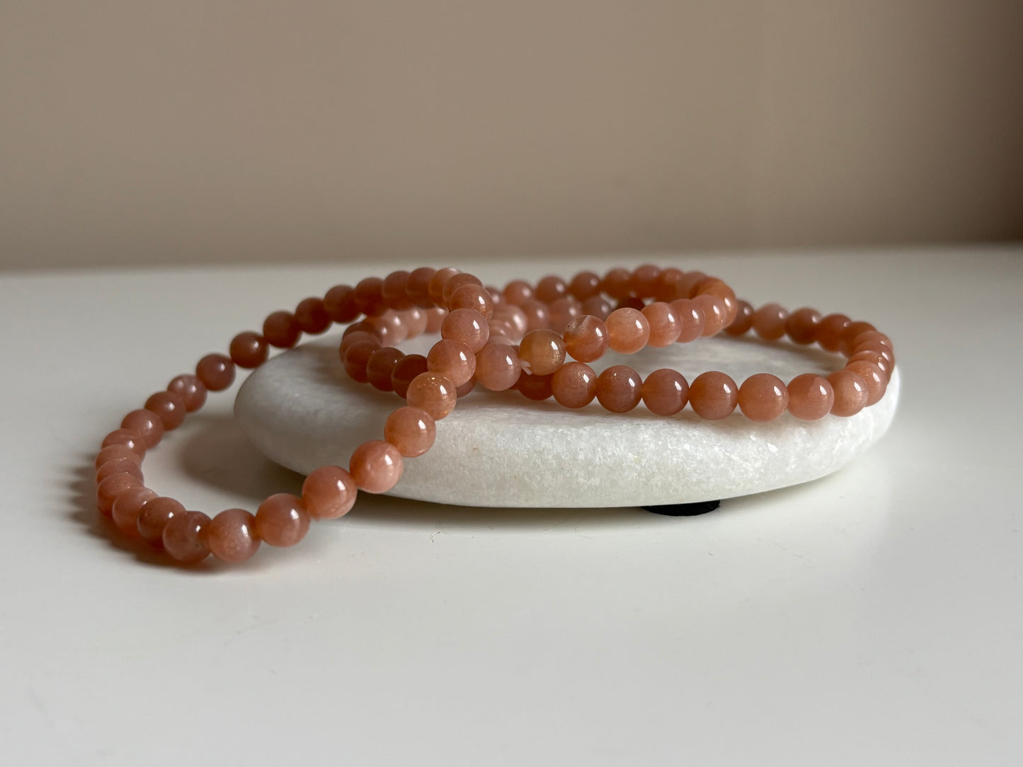 Perzik maansteen armband 8 mm kraal