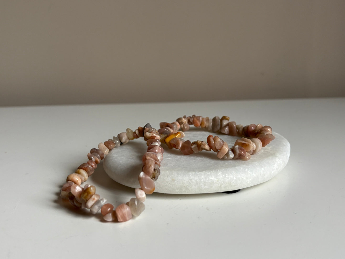 Perzik maansteen splitarmband