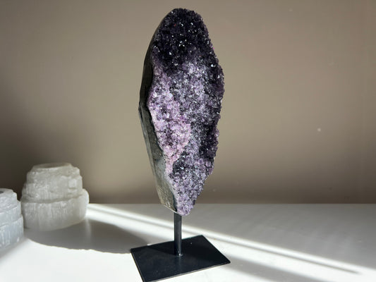 Amethist op standaard statement piece