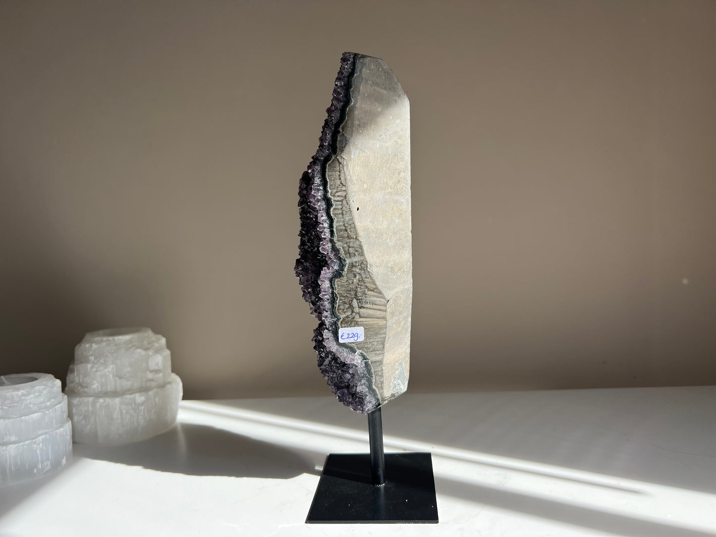 Amethist op standaard statement piece