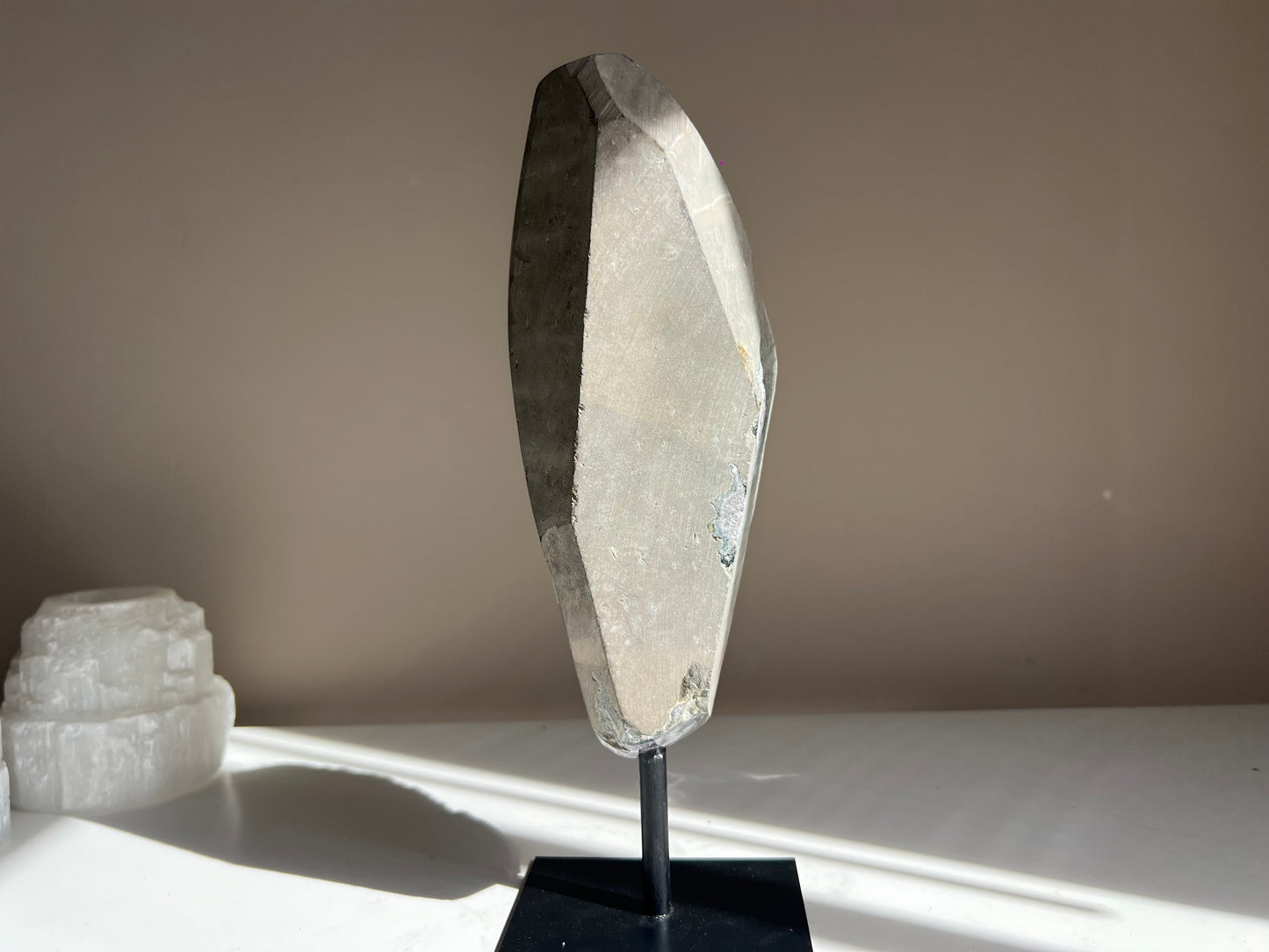 Amethist op standaard statement piece