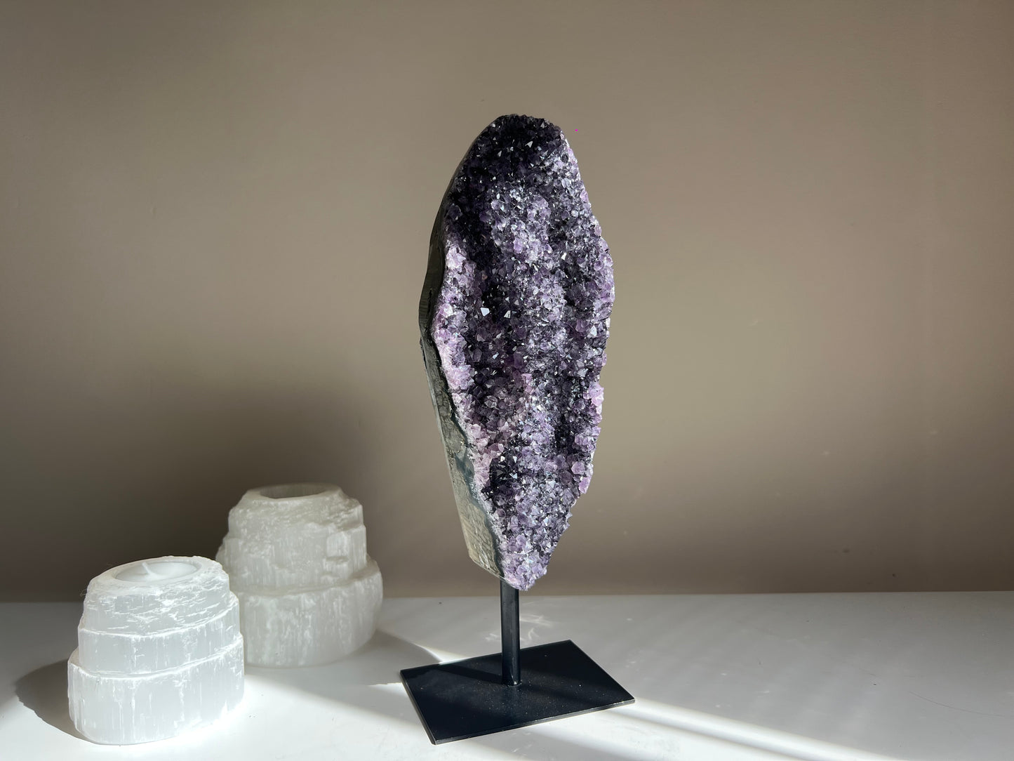 Amethist op standaard statement piece
