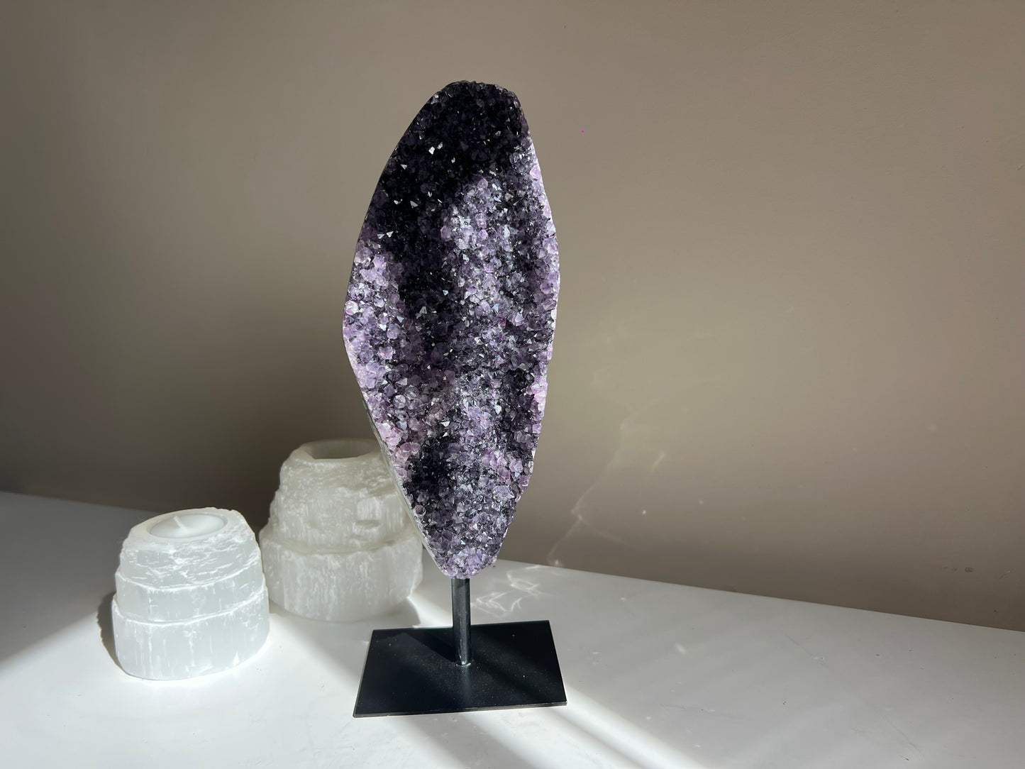 Amethist op standaard statement piece