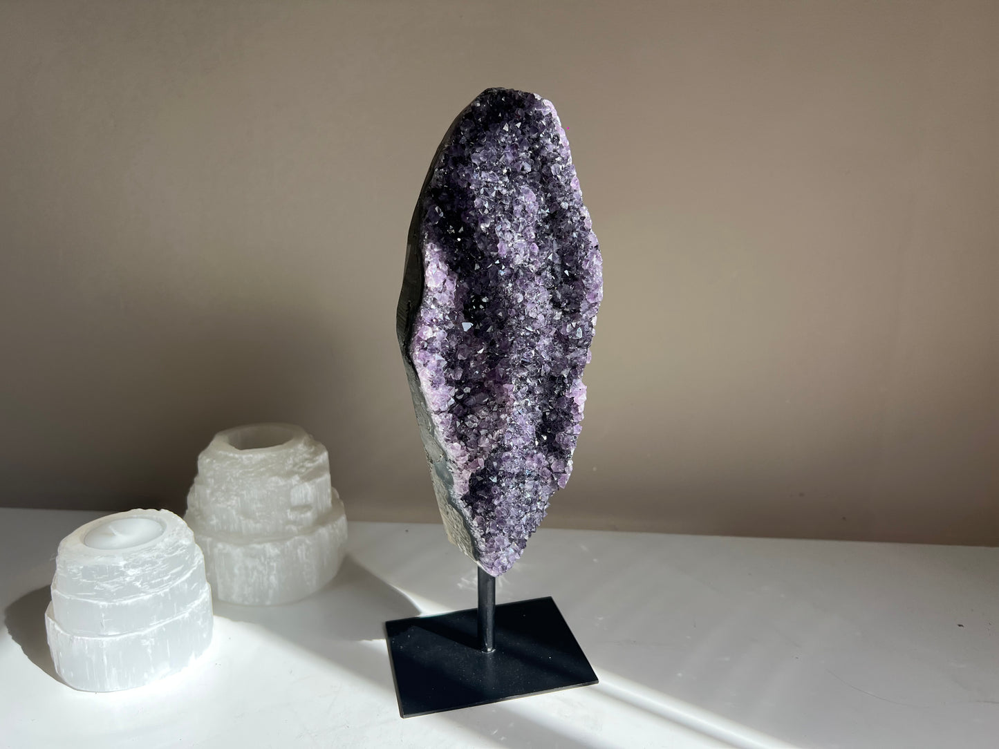Amethist op standaard statement piece