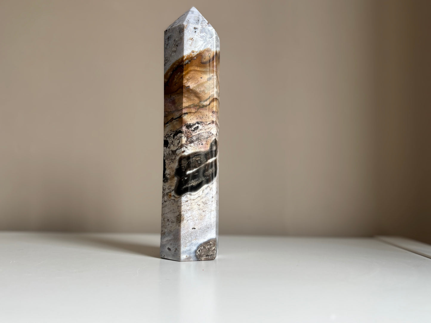 Oceaan jaspis, obelisk