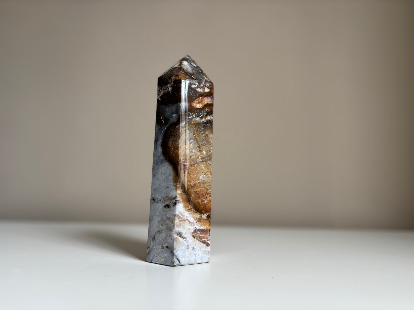 Oceaan jaspis, obelisk