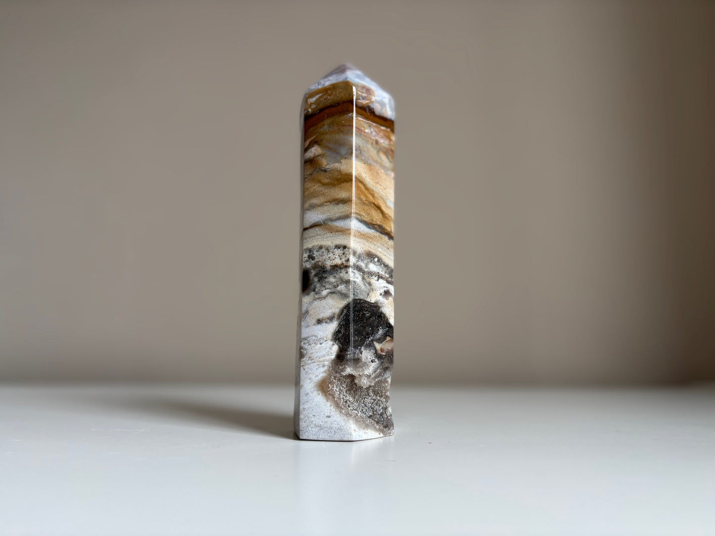 Oceaan jaspis, obelisk