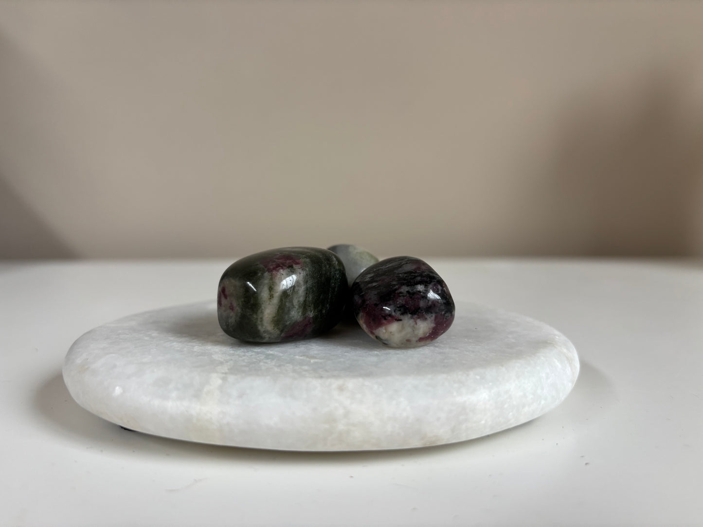 Eudialiet, trommelsteen