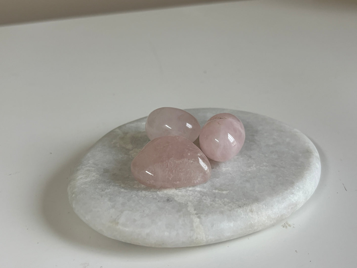 Rozenkwarts trommelsteen