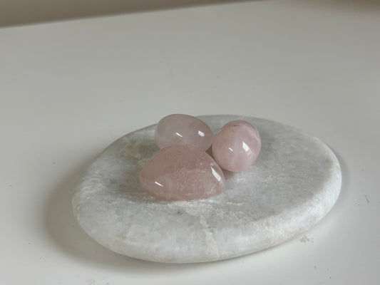 Rozenkwarts trommelsteen