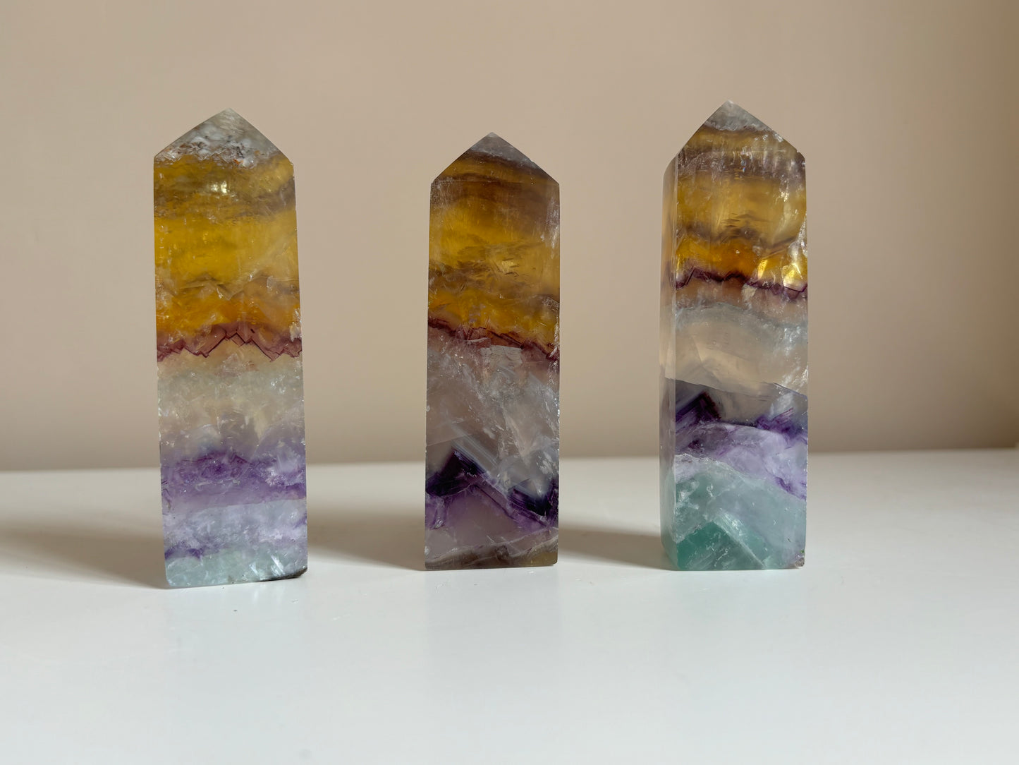 Regenboog fluoriet obelisk