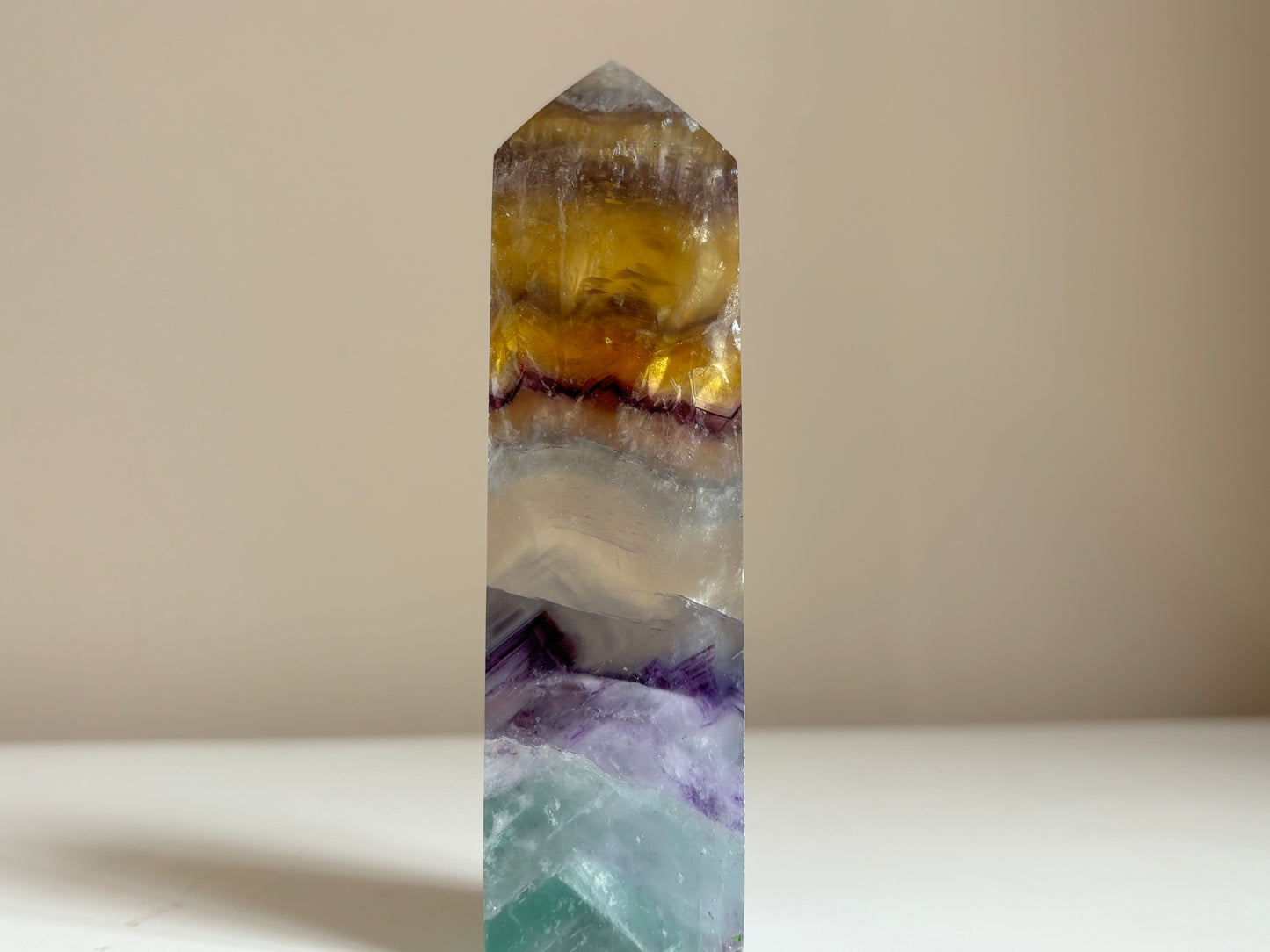 Regenboog fluoriet obelisk