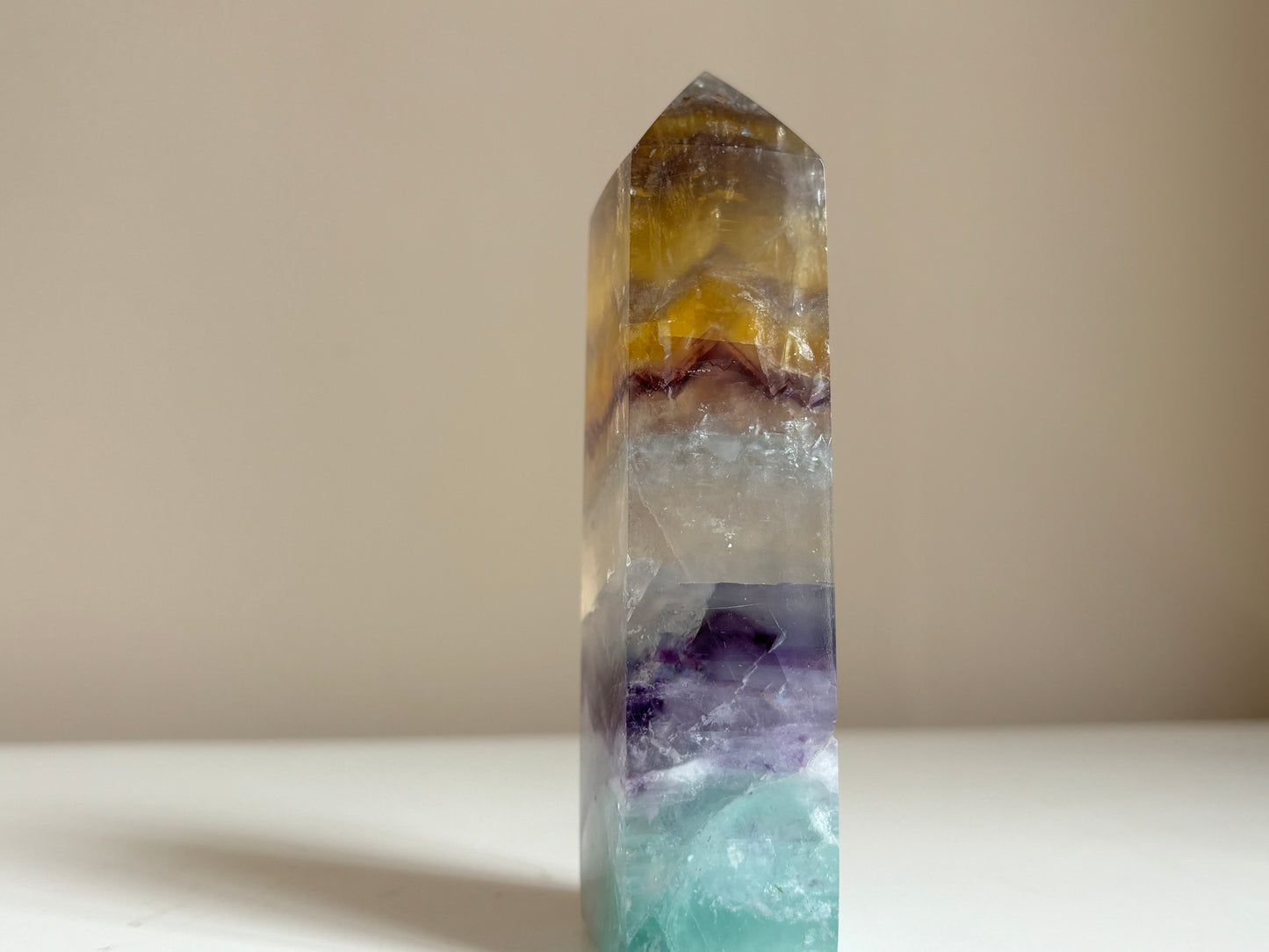 Regenboog fluoriet obelisk