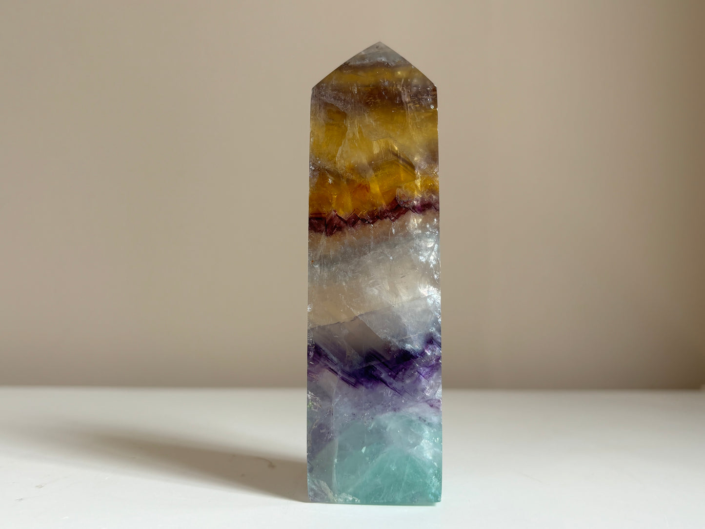 Regenboog fluoriet obelisk