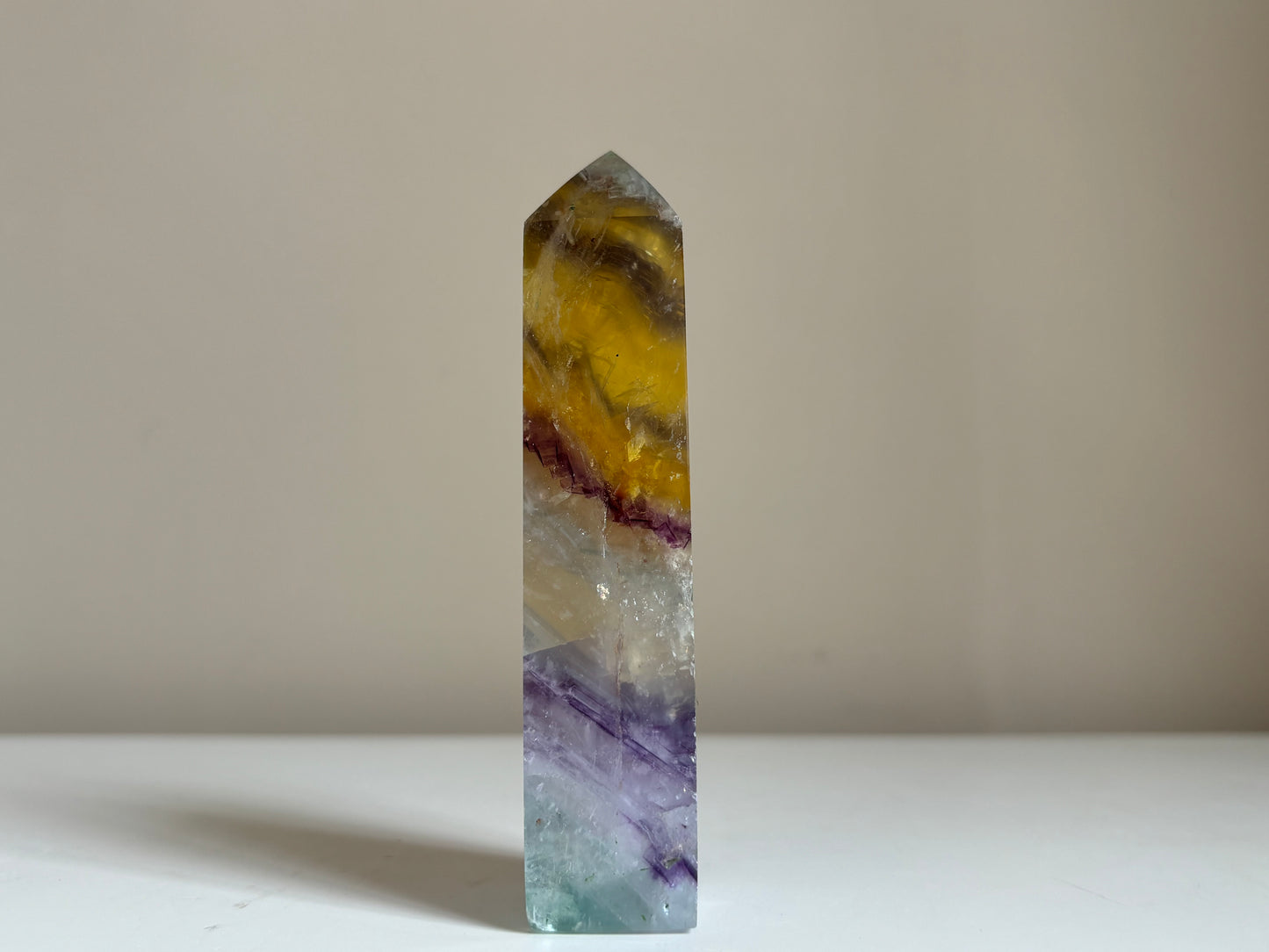 Regenboog fluoriet obelisk