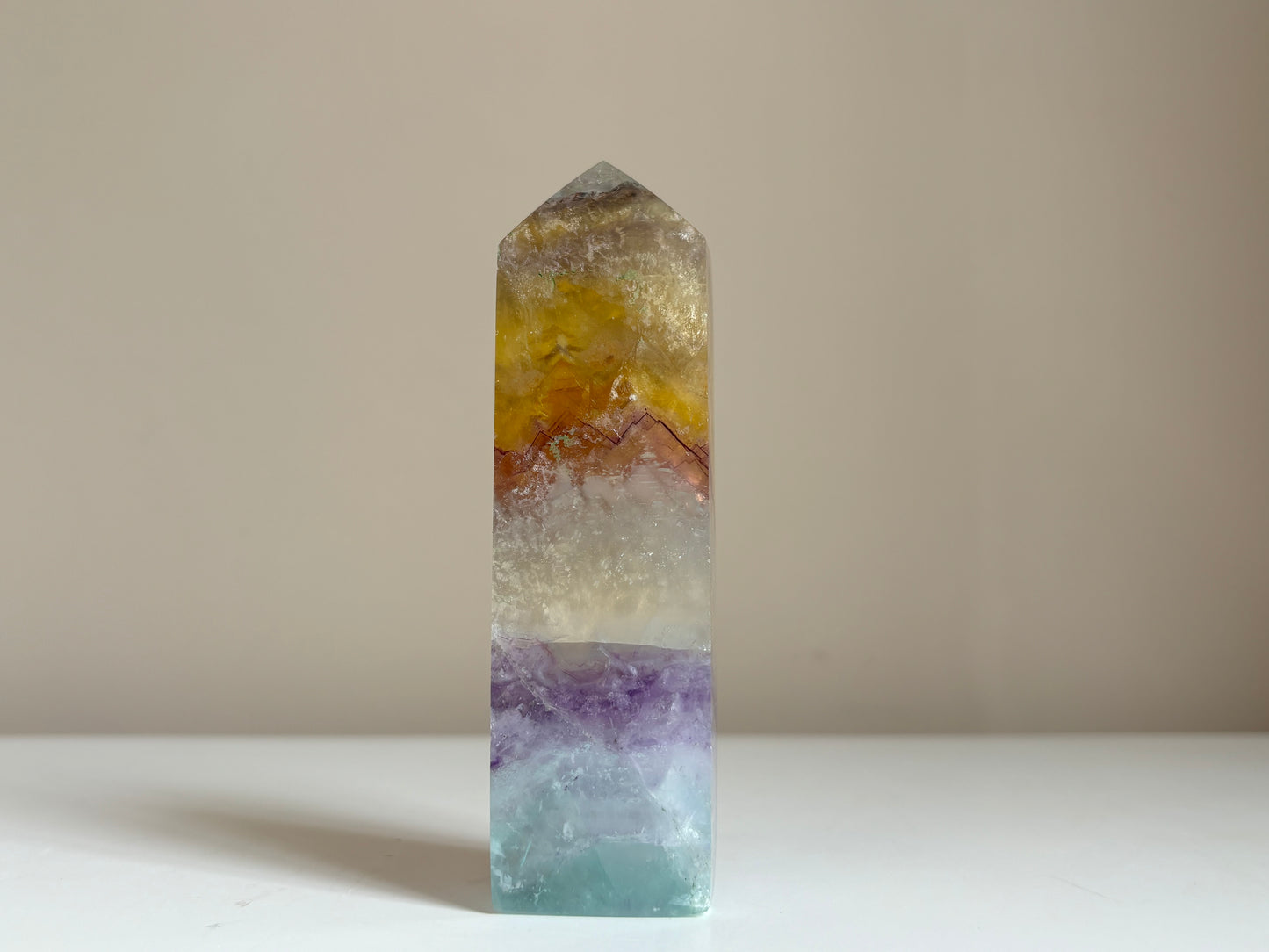 Regenboog fluoriet obelisk