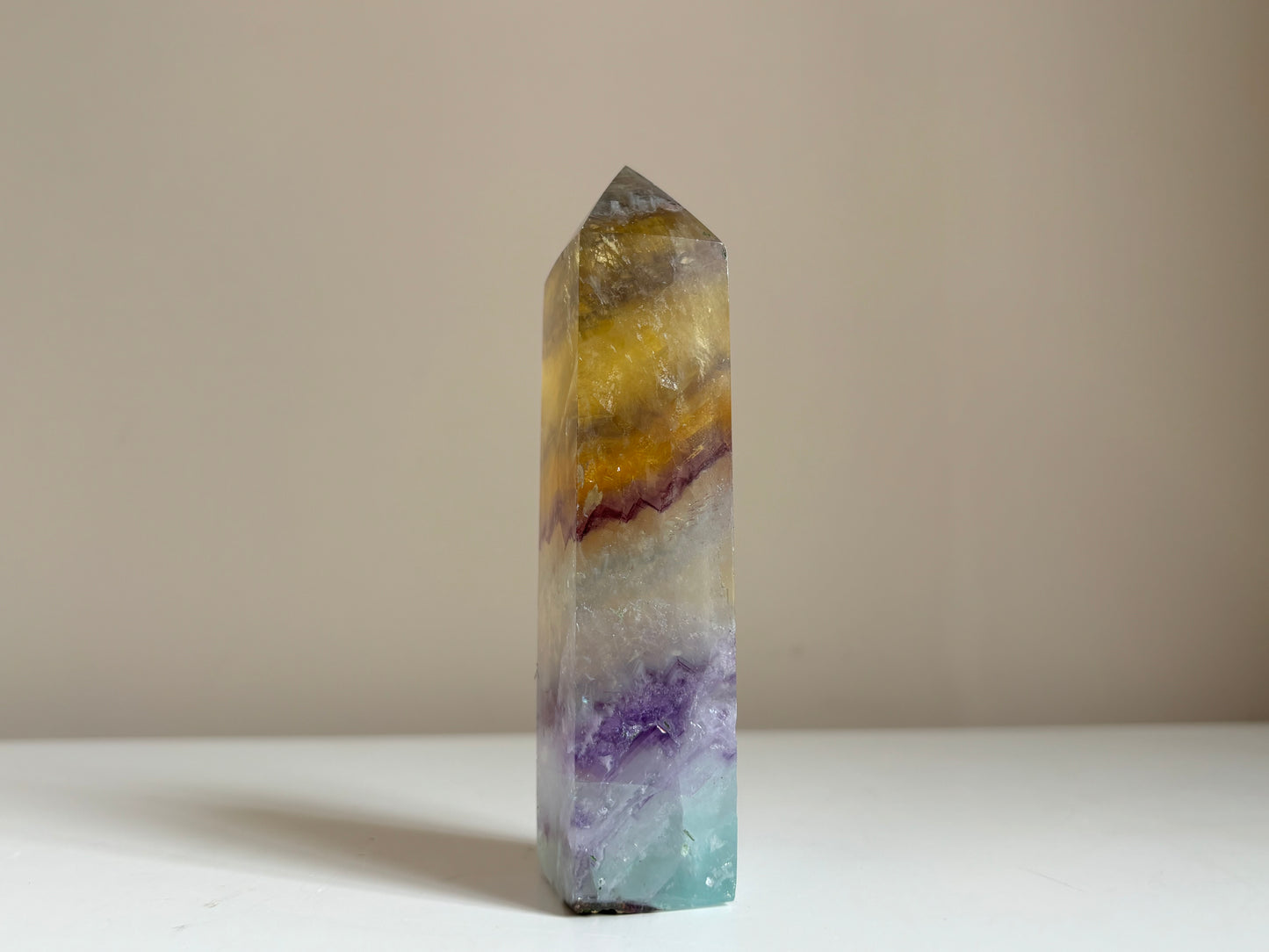 Regenboog fluoriet obelisk