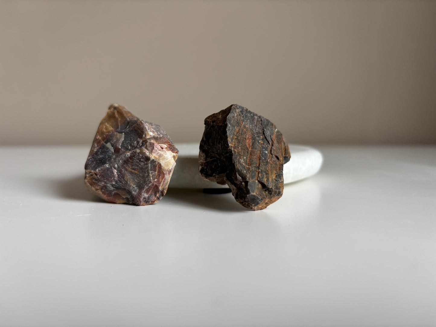 Versteend hout ruw brokje