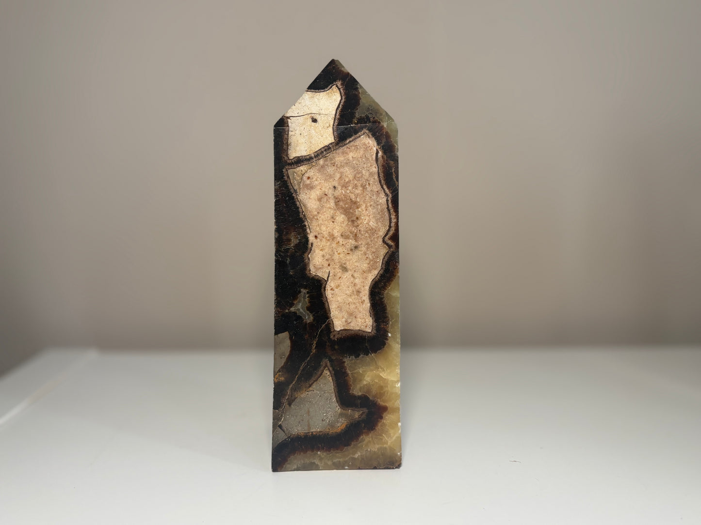 Septarie obelisk