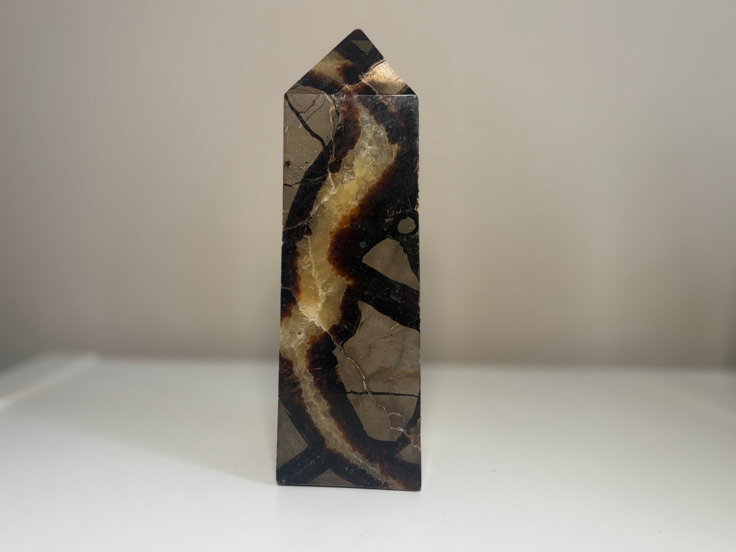 Septarie obelisk