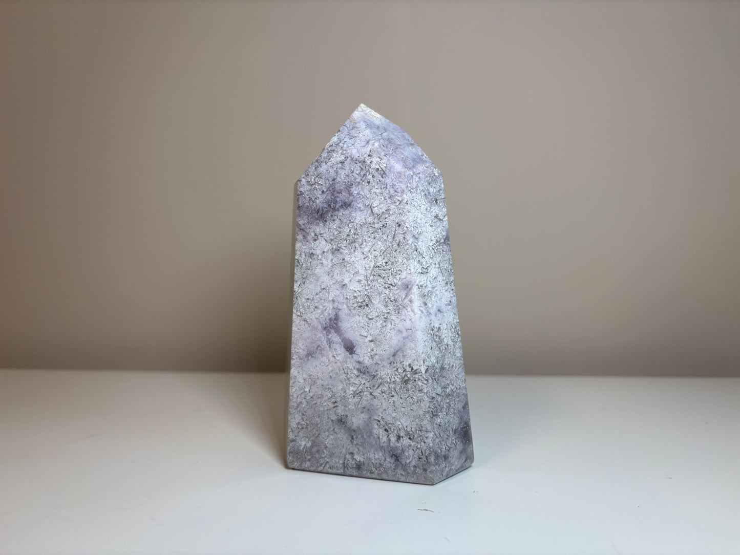 Amethist roze, obelisk, nummer 5.