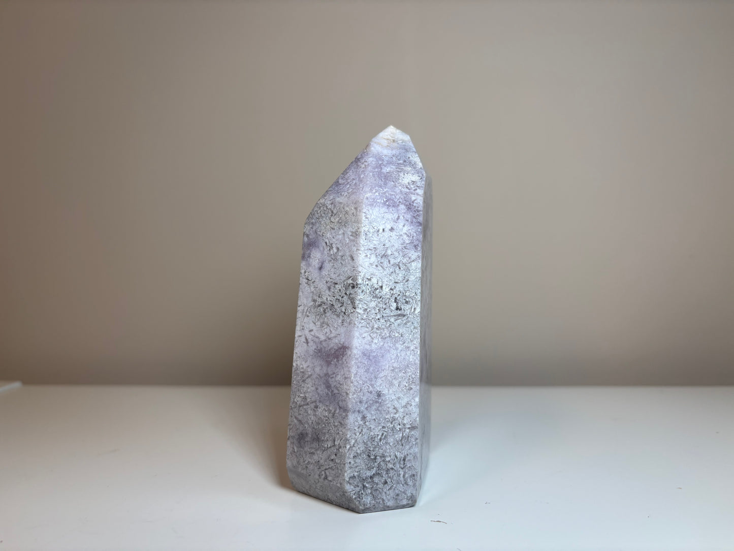 Amethist roze, obelisk, nummer 5.
