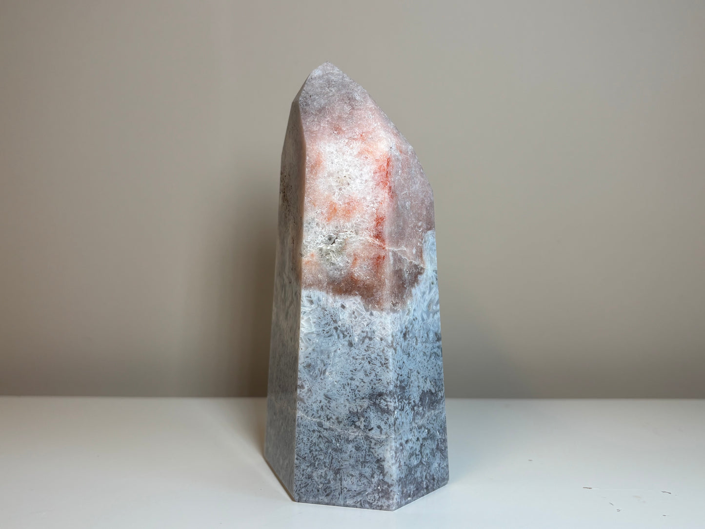 Amethist roze, obelisk, nummer 1.