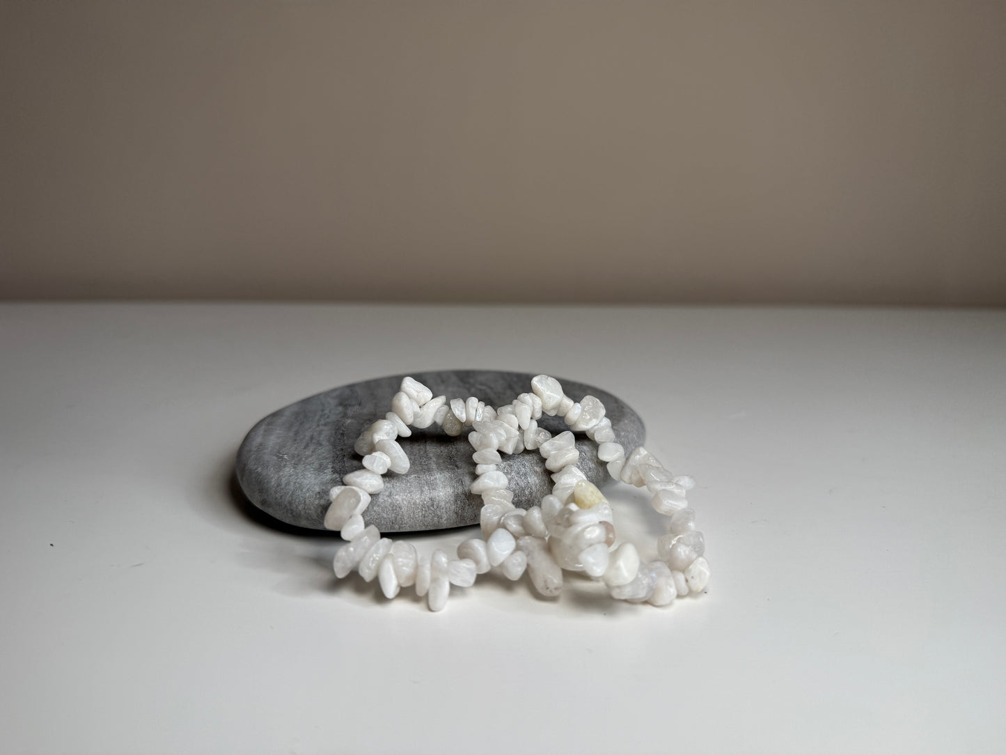 Witte maansteen splitarmband