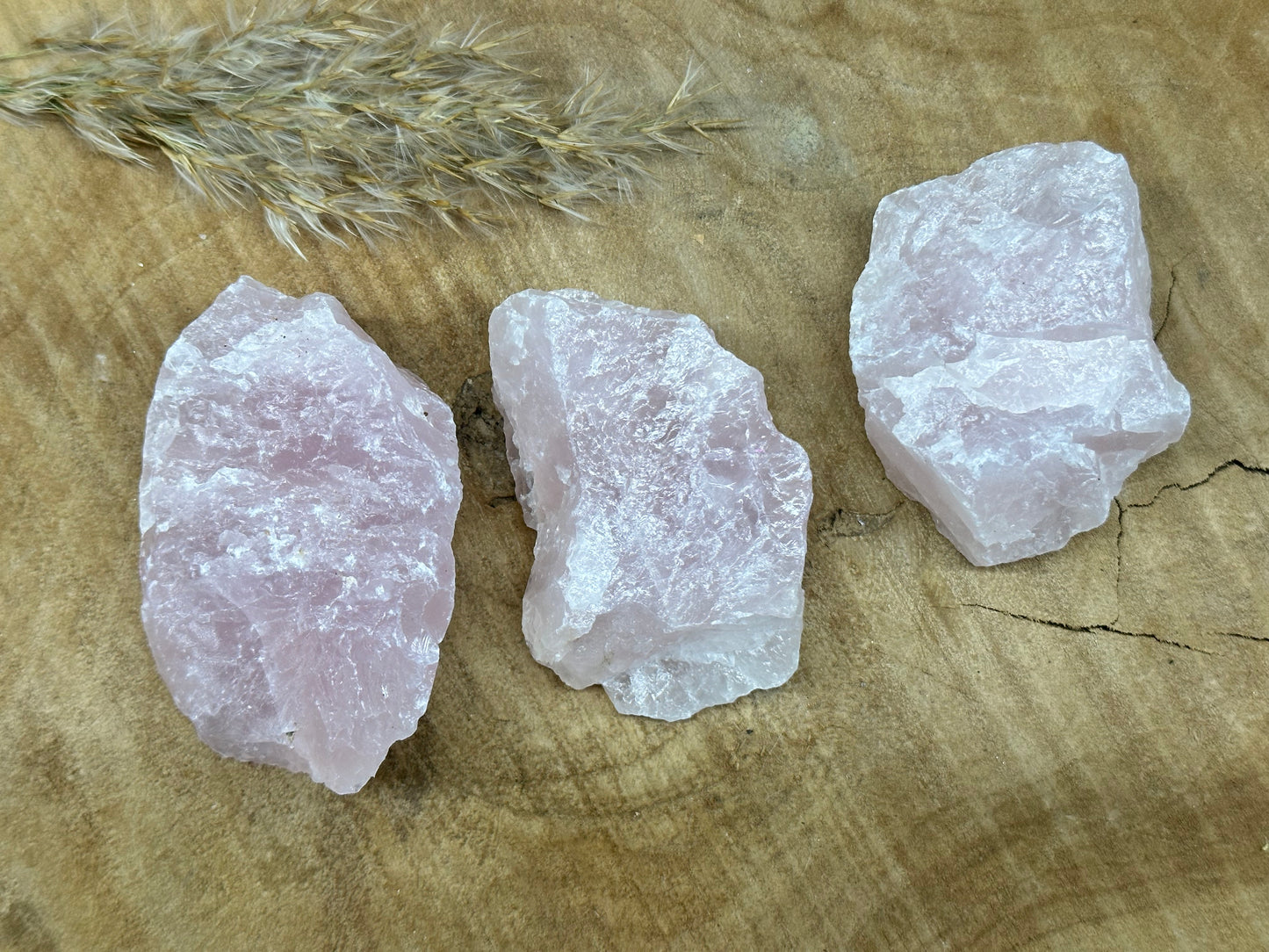 Ruw stuk rozenkwarts