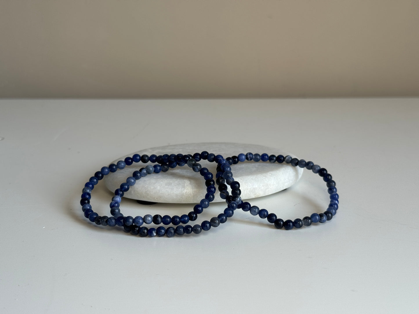 Sodaliet armband 4 mm kraal