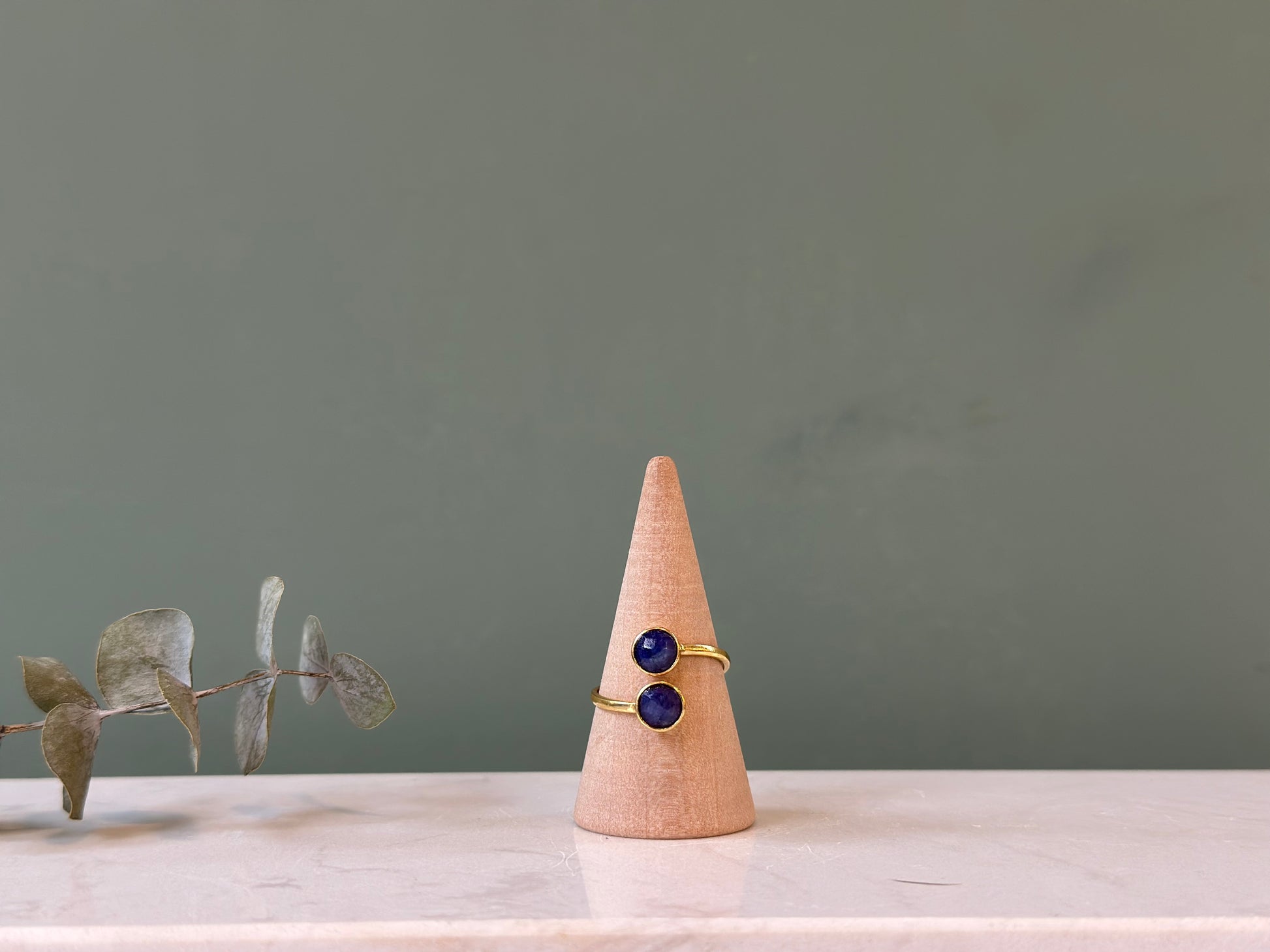 Verstelbare ring saffier - DiBA Mineralen