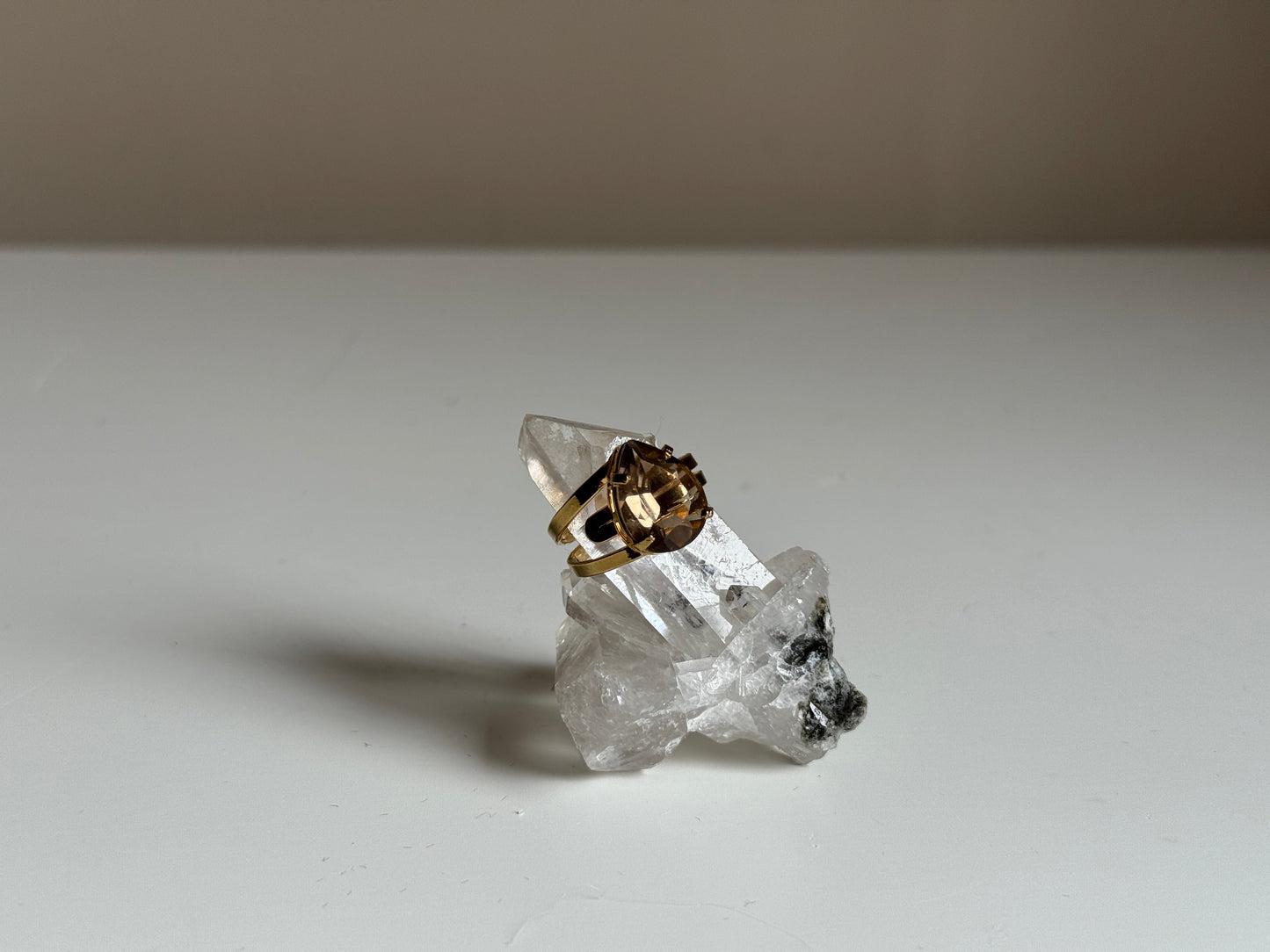 Verstelbare Ring met Rookkwarts – Goud