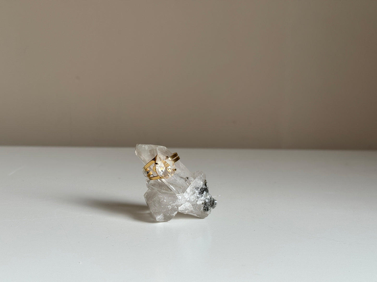Verstelbare Ring met Bergkristal – Goud