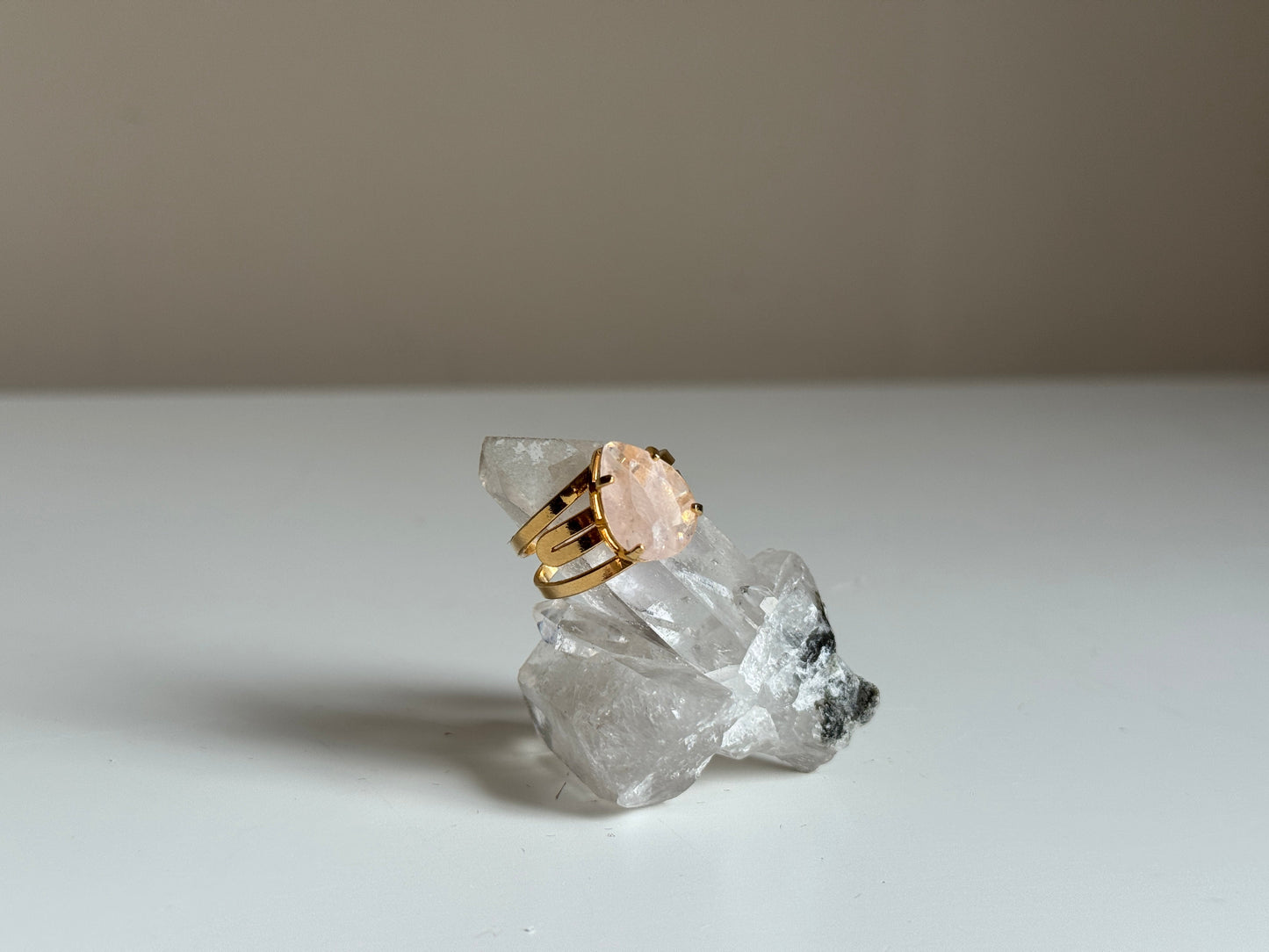 Verstelbare Ring met Rozenkwarts – Goud