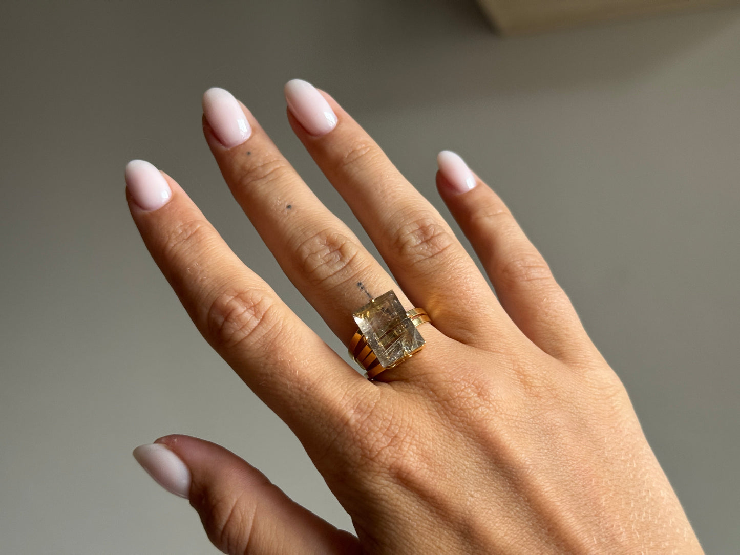 Verstelbare Ring met Rutielkwarts – Goud