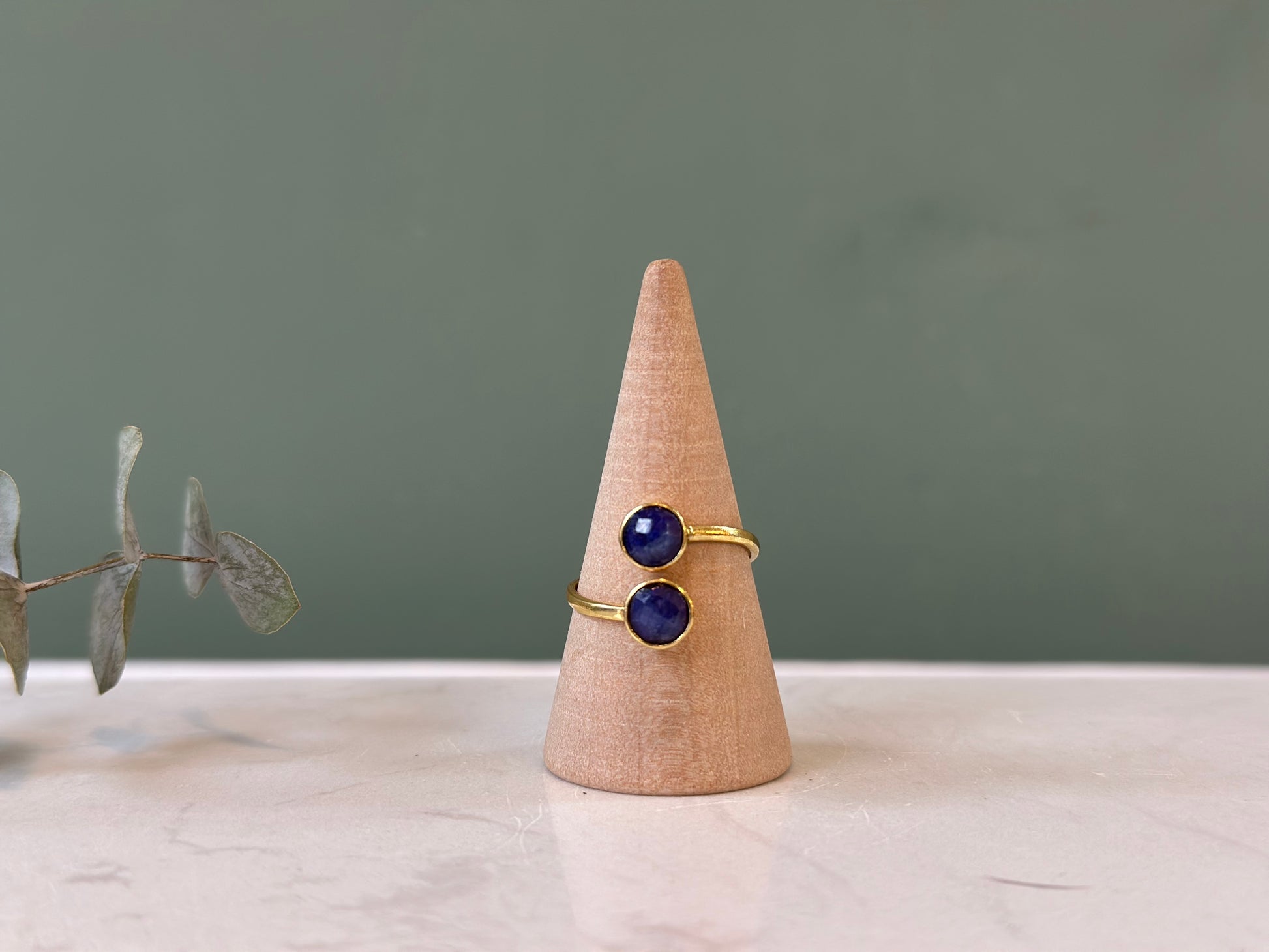 Verstelbare ring met saffier - DiBA Mineralen