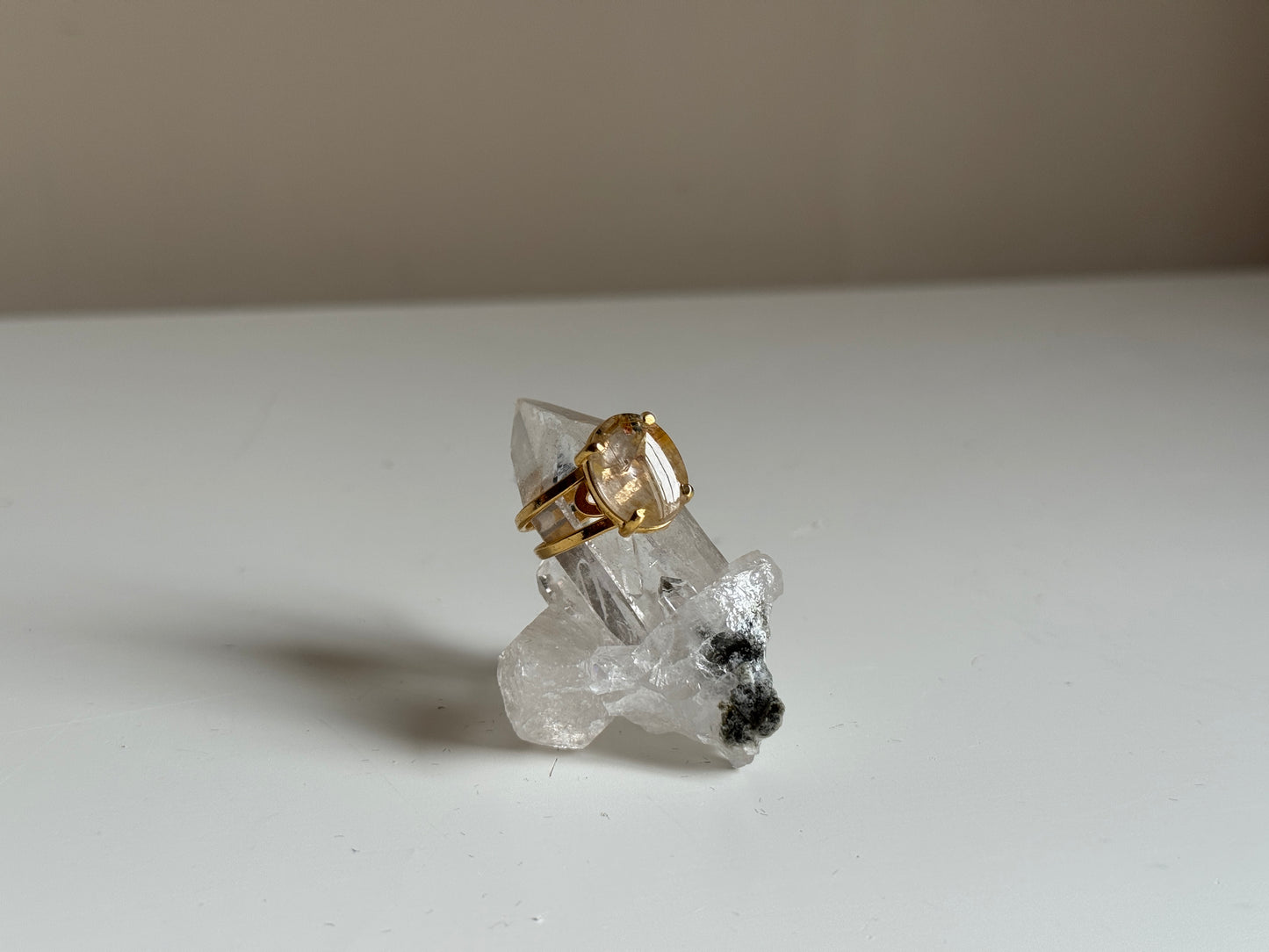 Verstelbare Ring met Rutielkwarts – Goud