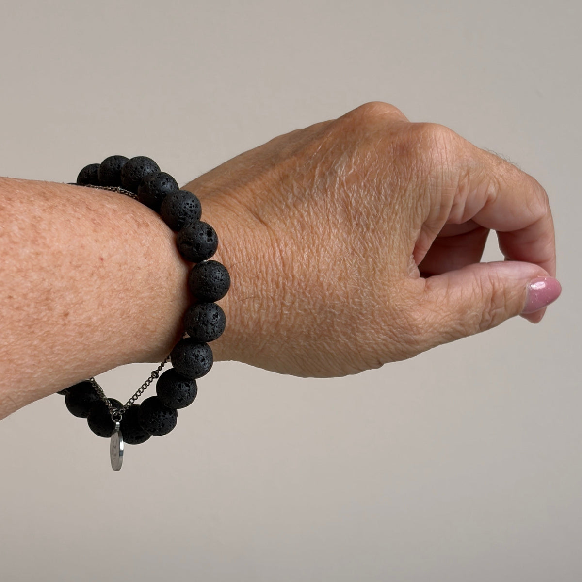 Lavasteen armband 10 mm kraal