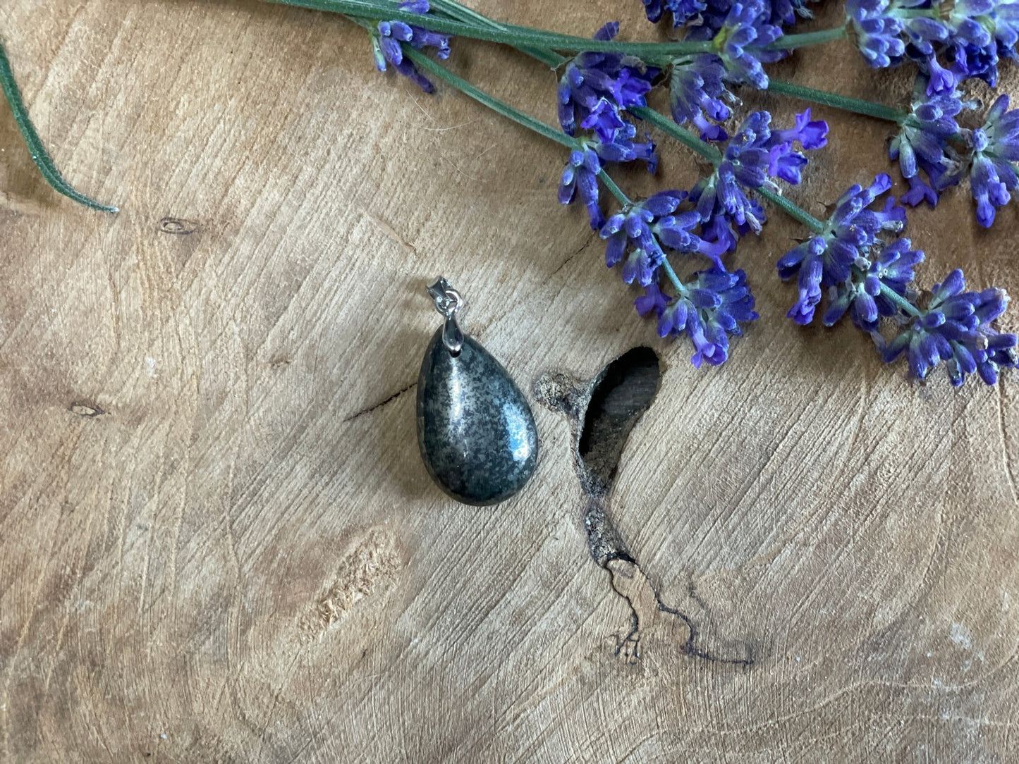 Pyriet hanger druppel