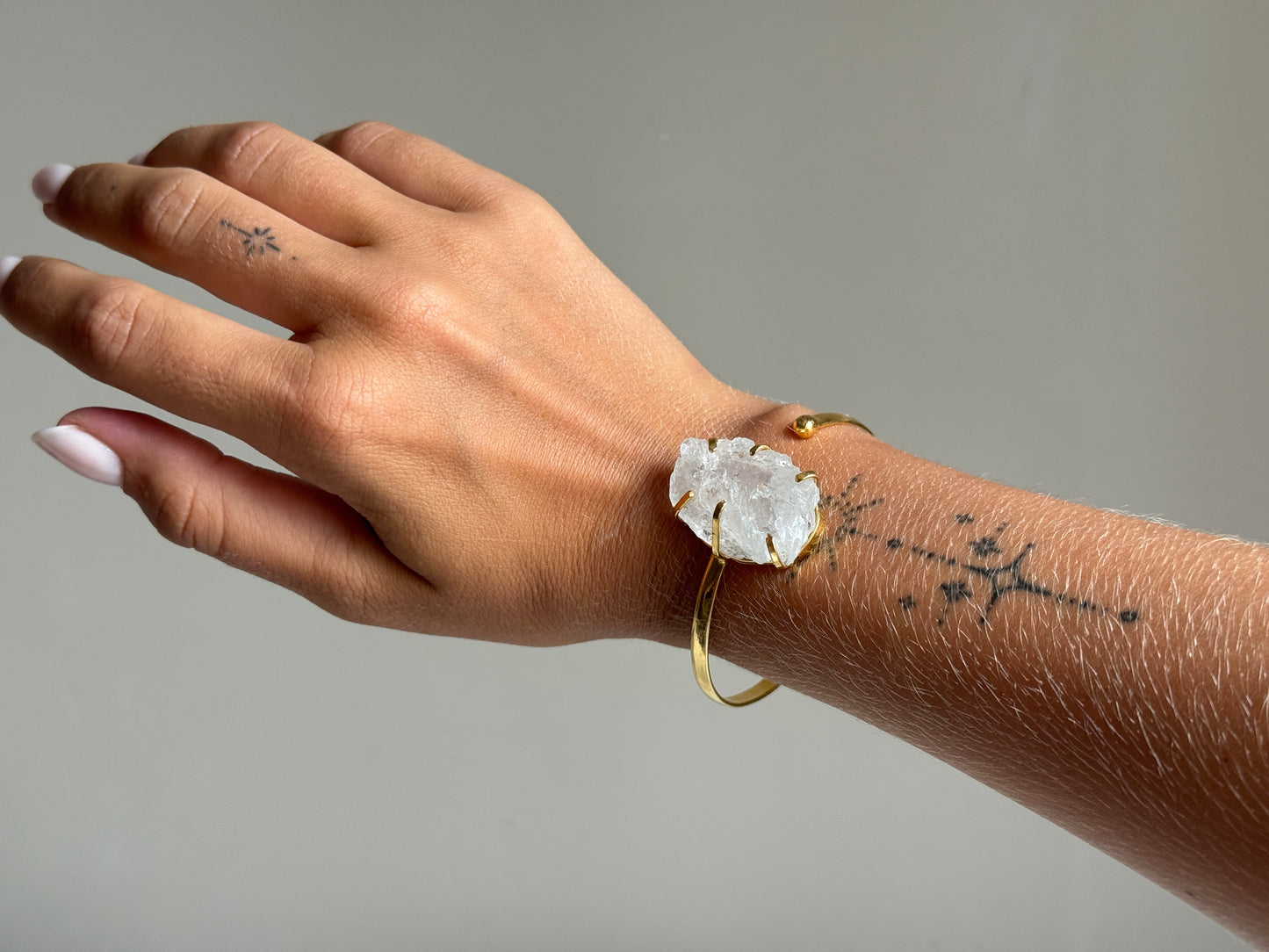 Armband met ruwe stukje bergkristal