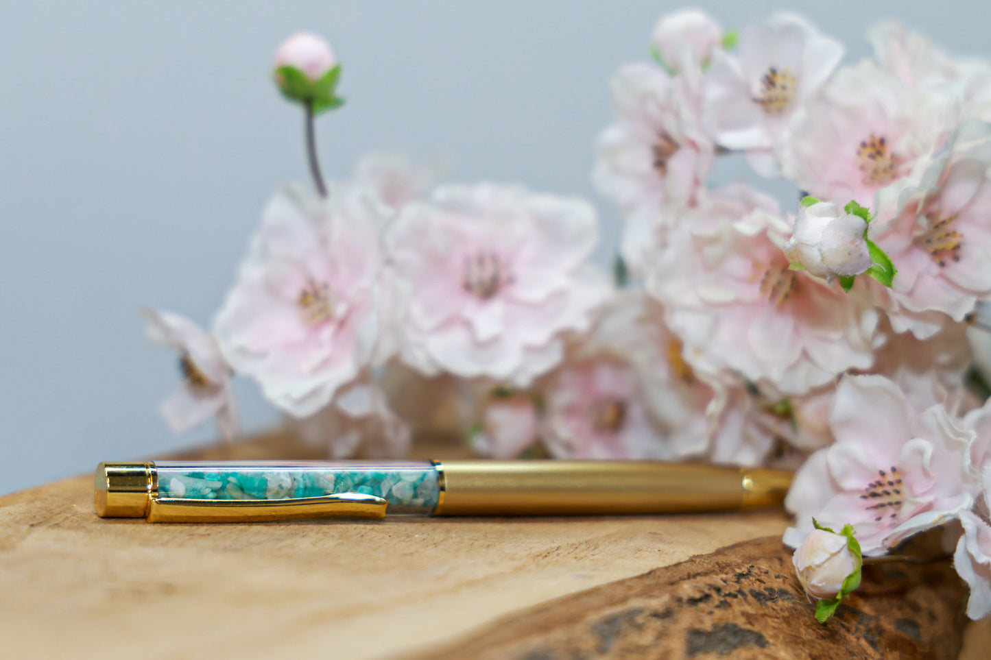 Edelsteen Pen – Goudkleurig | Gevuld met Amethist, Rozenkwarts, Bergkristal, Carneool, Pyriet of Amazoniet