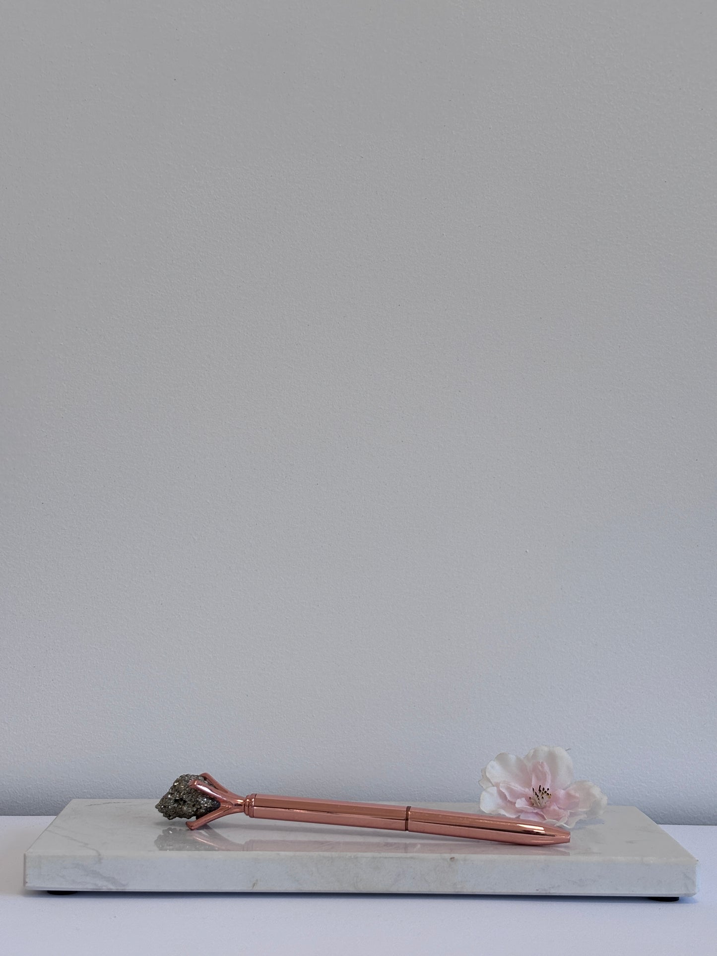 Edelsteen Pen – Rozenkwarts, Amethist, Fluoriet, Bergkristal, Pyriet of Apatiet